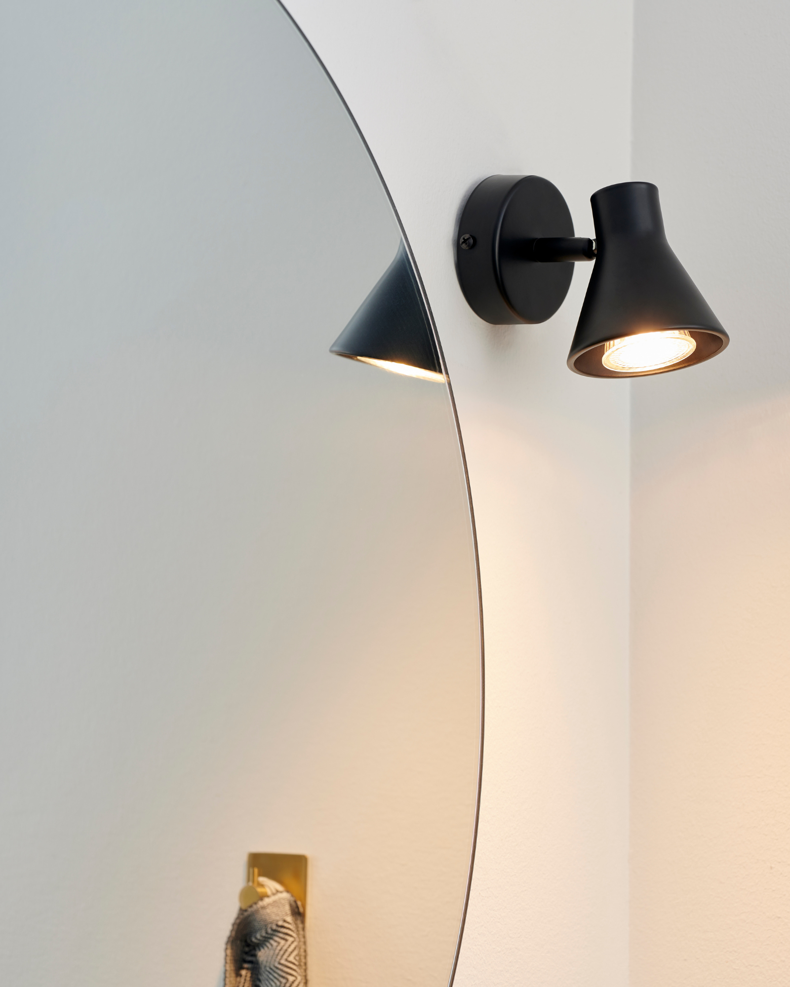 Eik Wall light