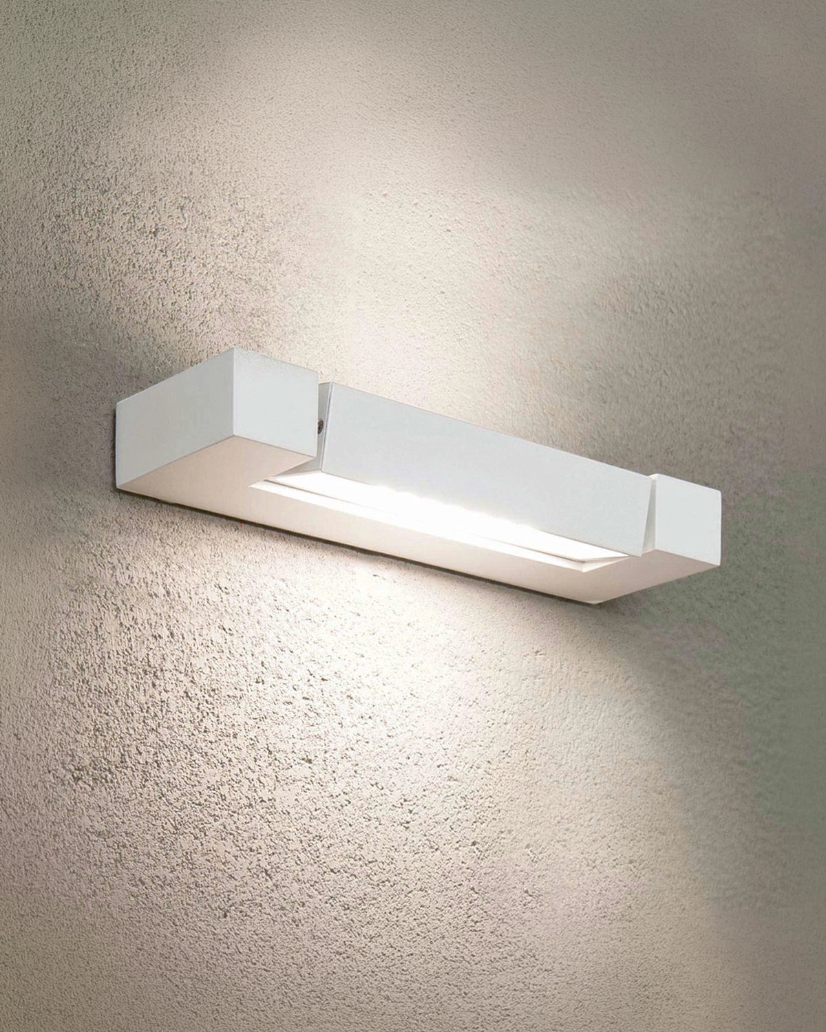 Ara Wall Light
