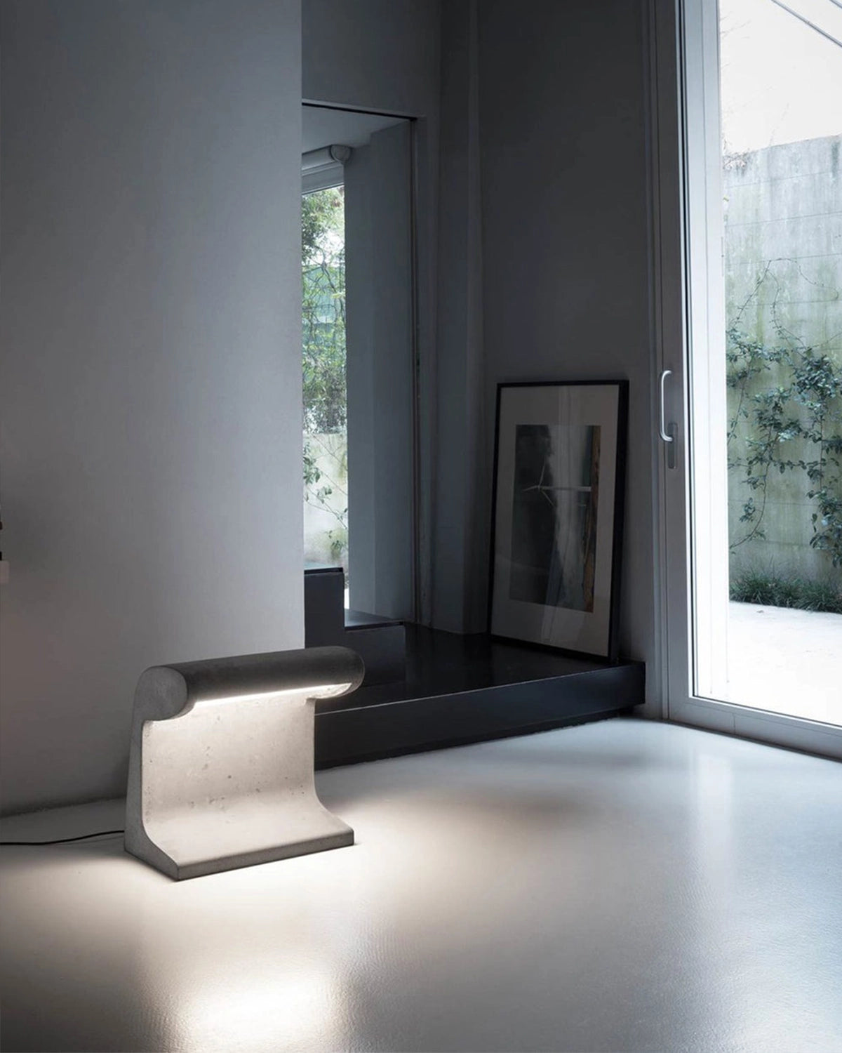Borne Béton Petite Table Lamp