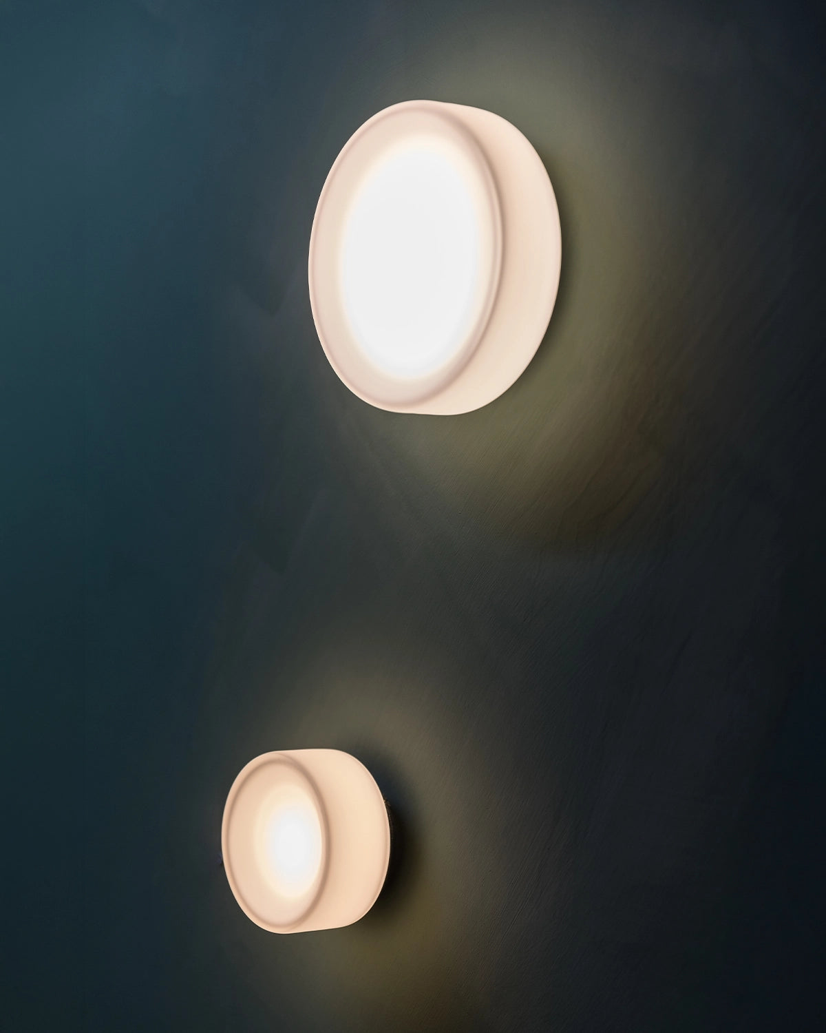 Flat White Wall Light
