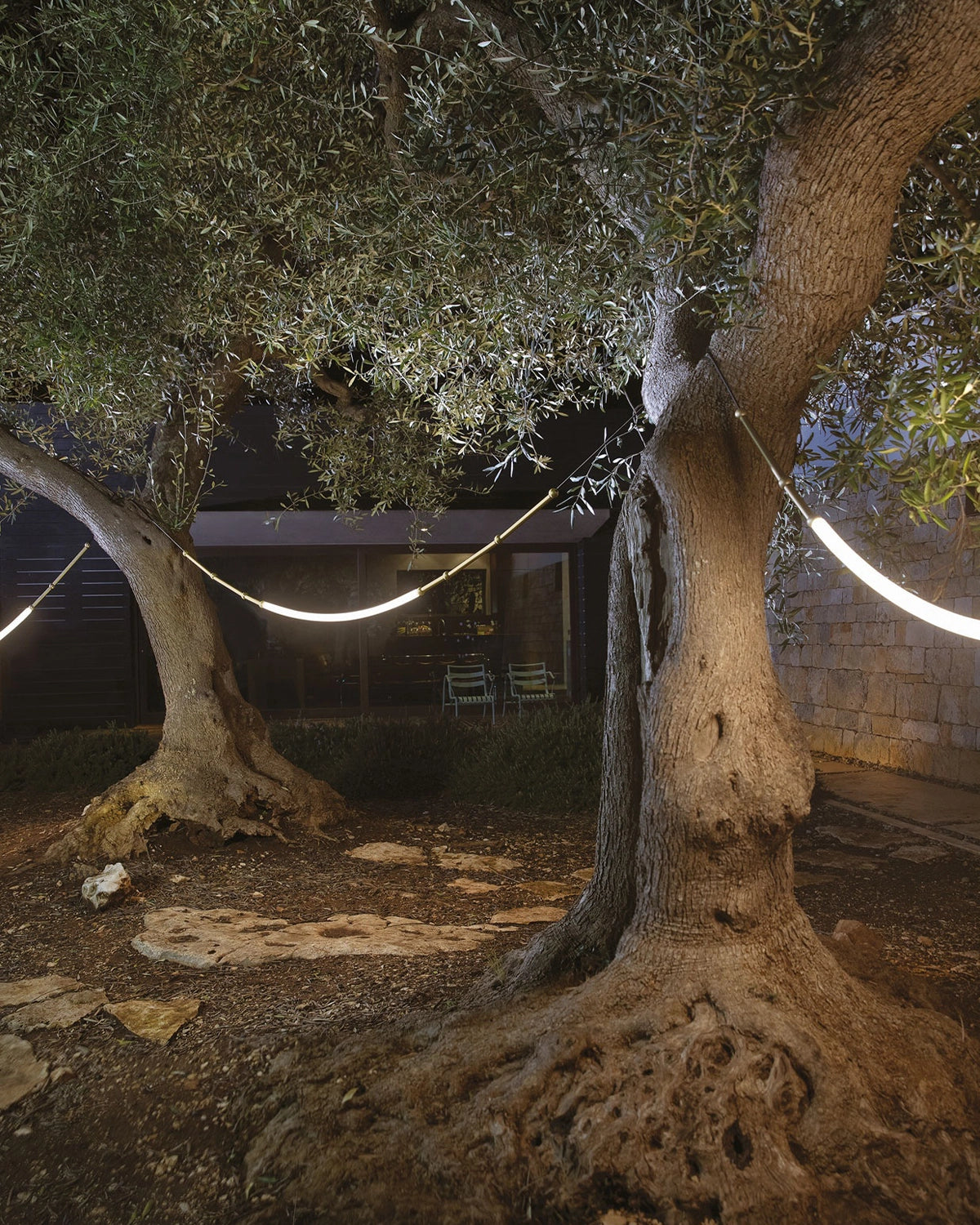 Leda Outdoor Curve Pendant Light