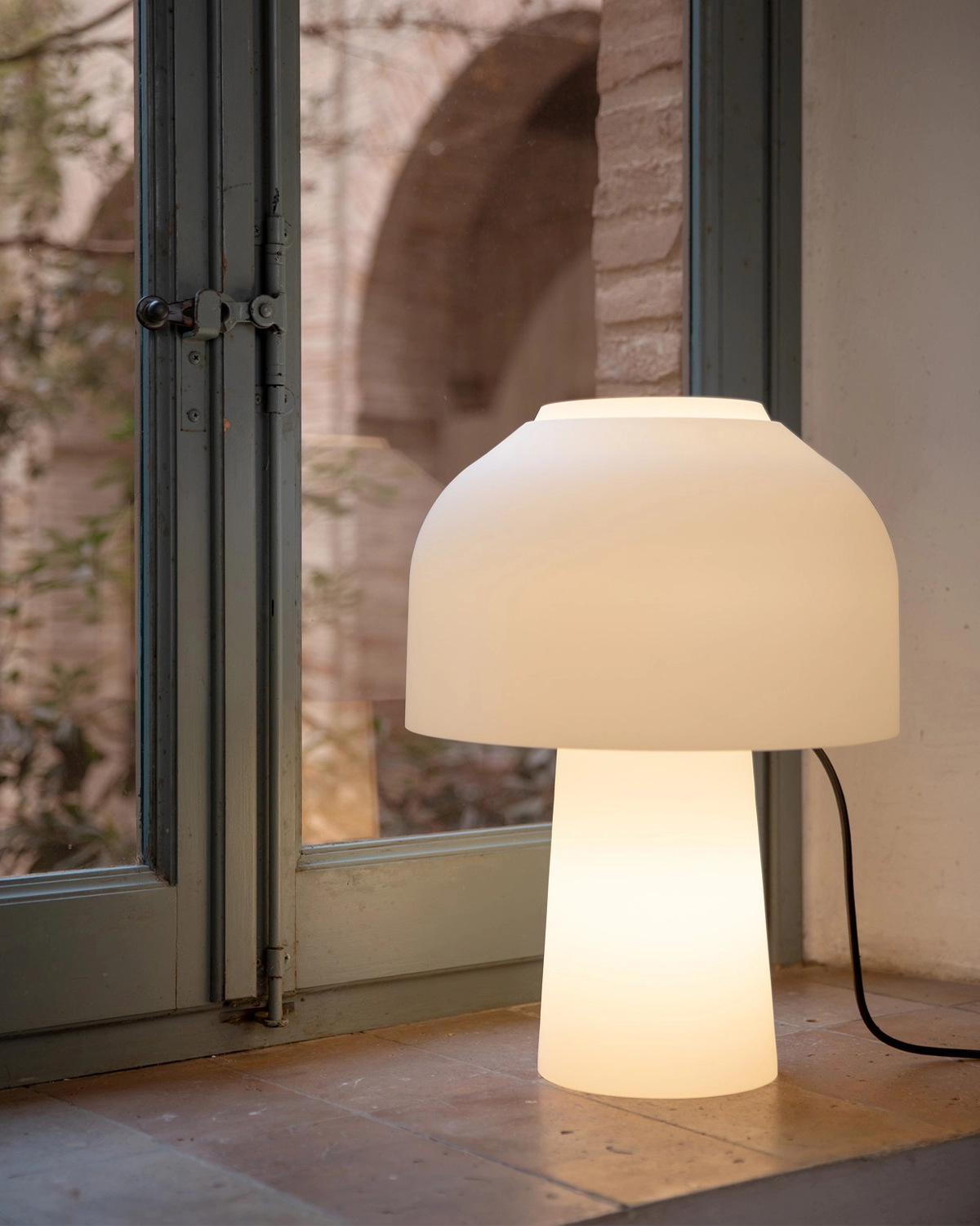 Lilly Table Lamp