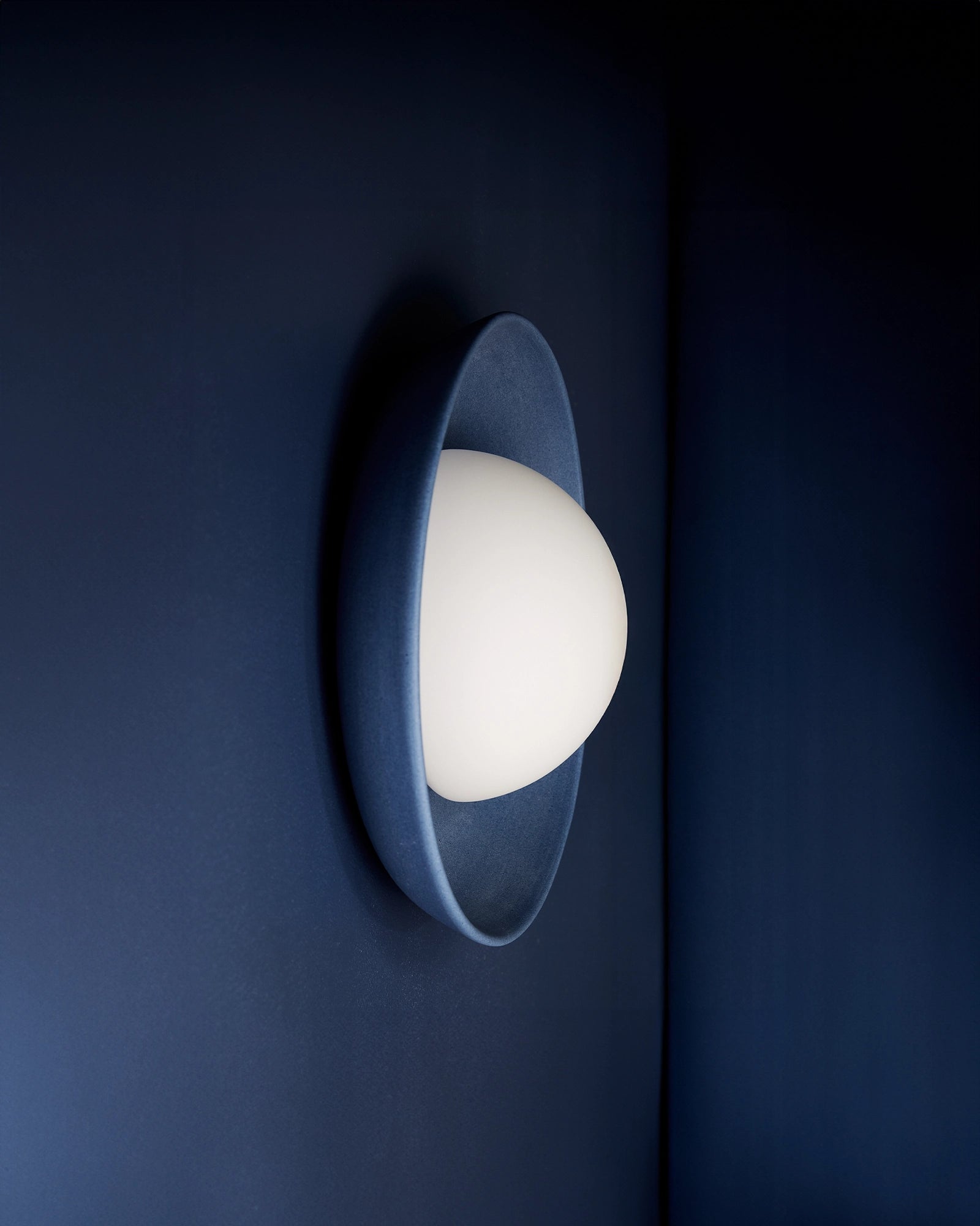 Mani Wide Wall Light