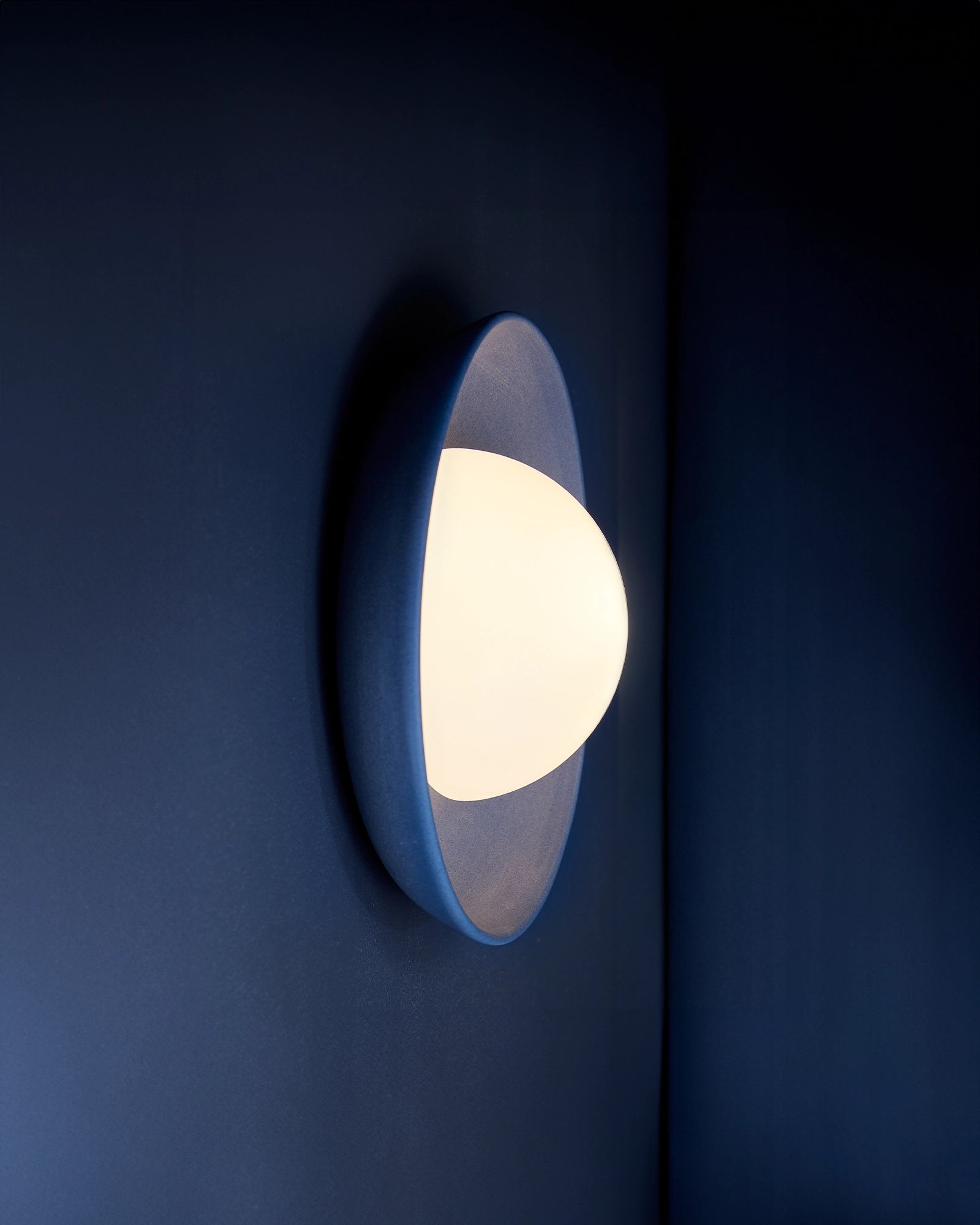Mani Wide Wall Light