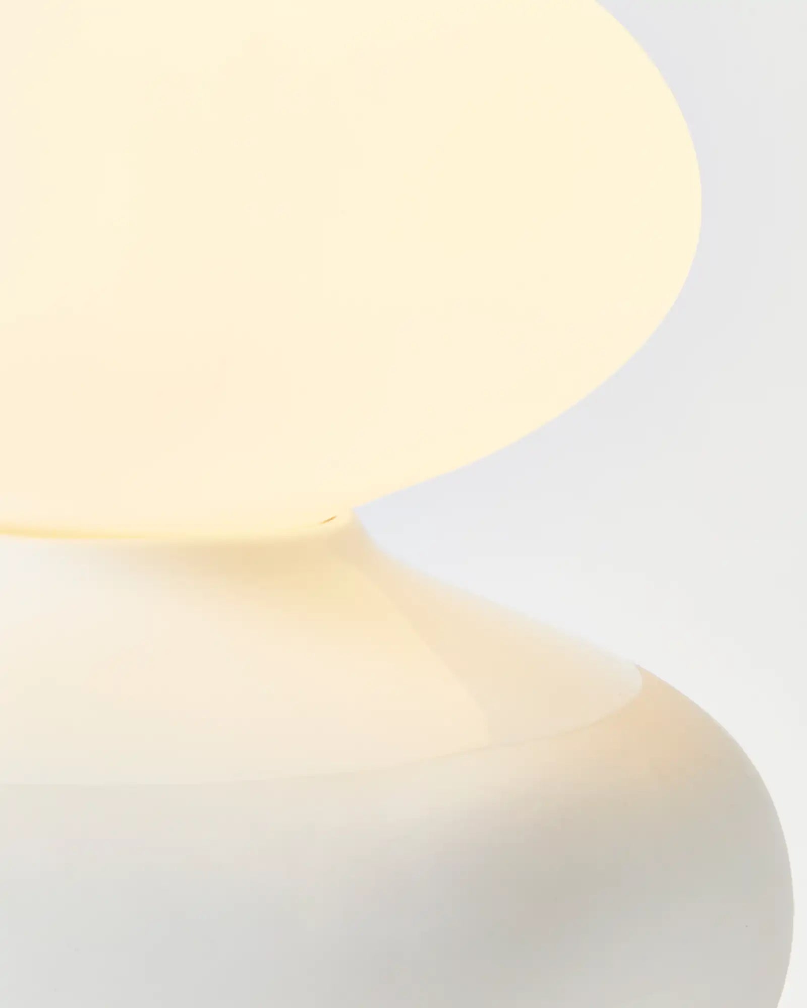 Oval Reflection Table Lamp