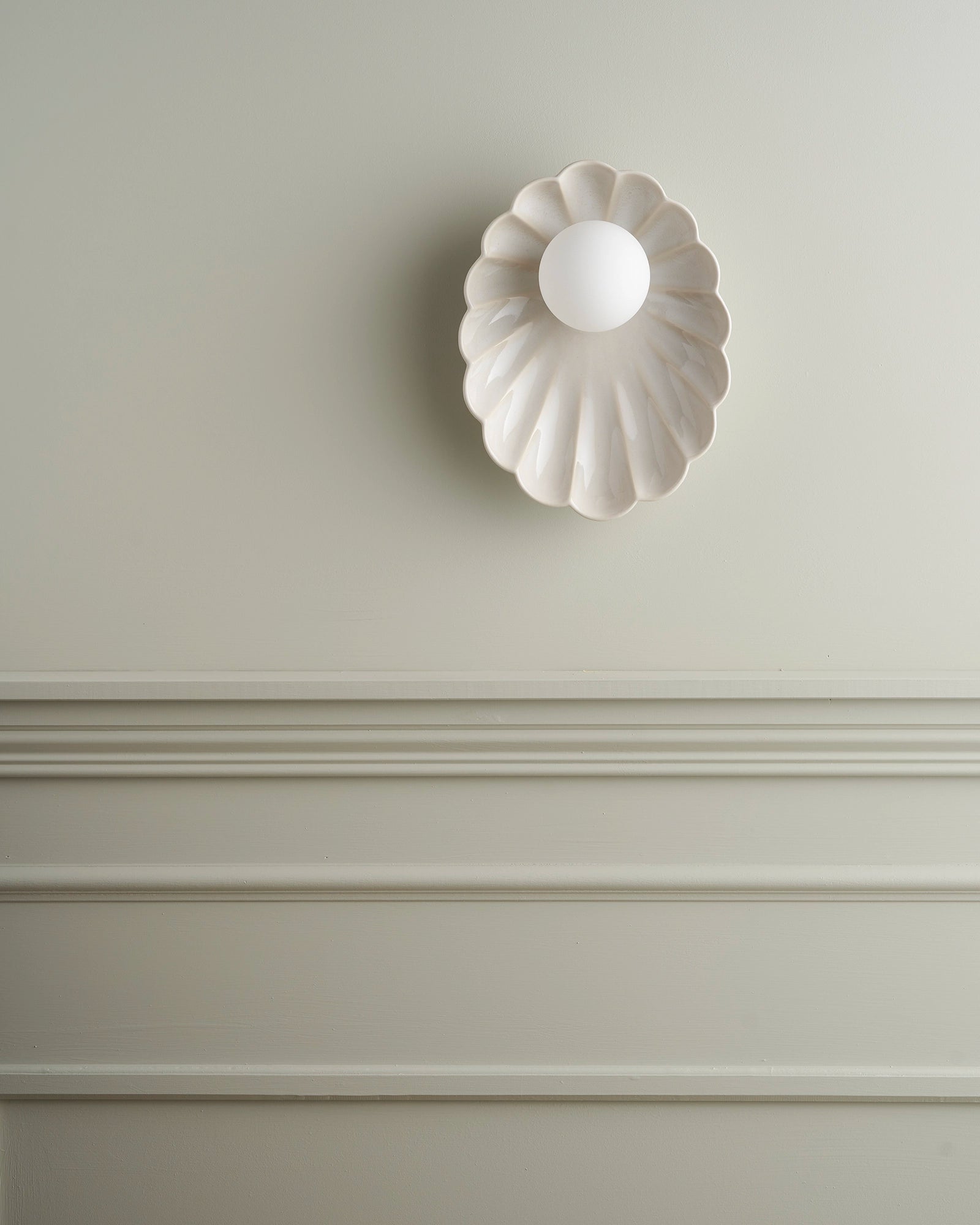 Oyster Wall Light