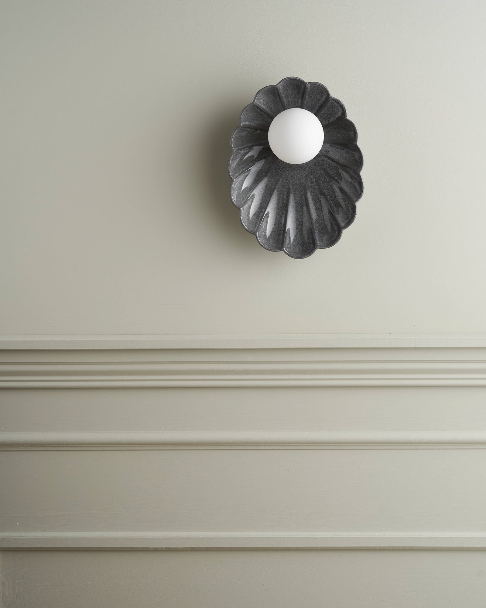 Oyster Wall Light