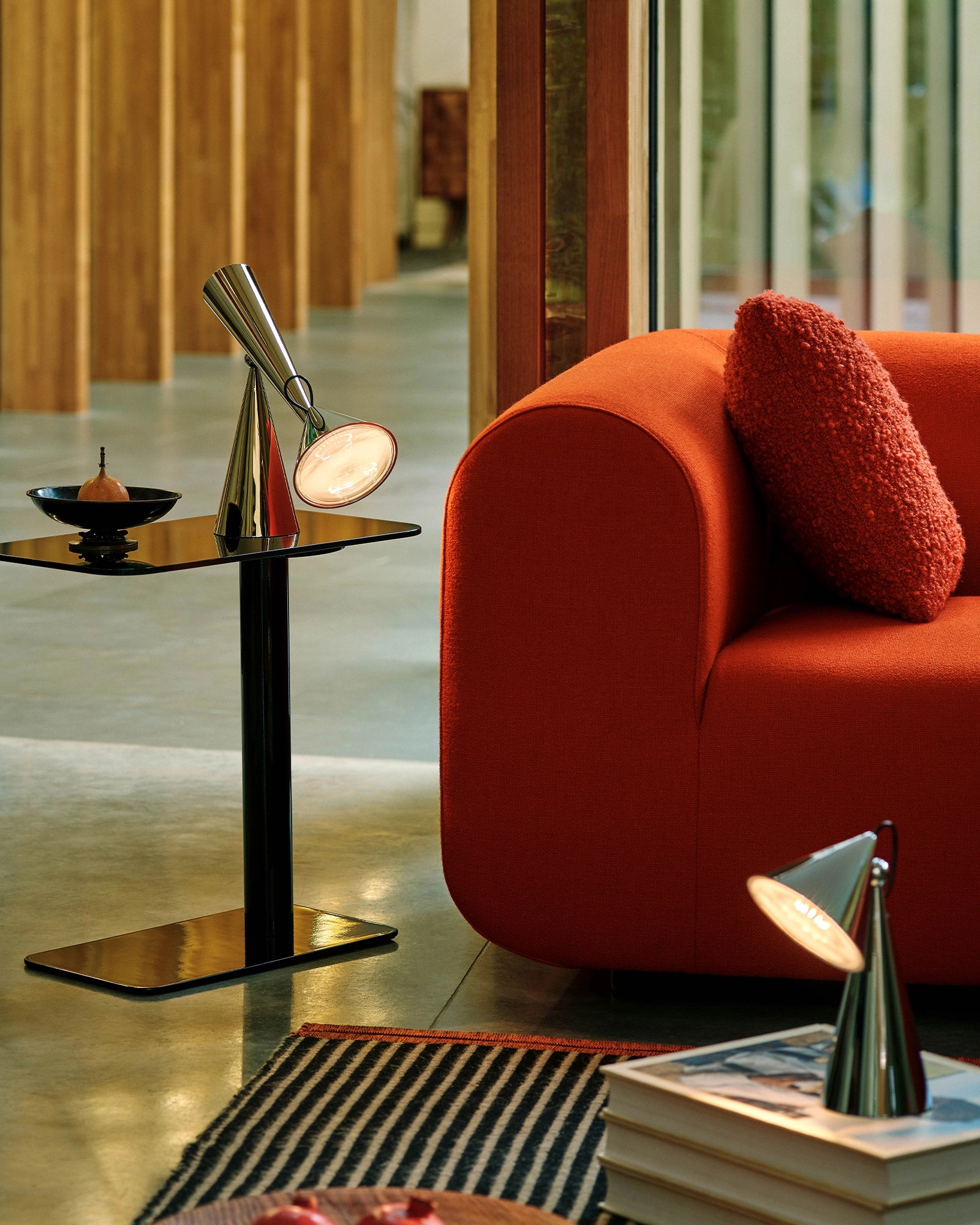 Pose Task Table Lamp