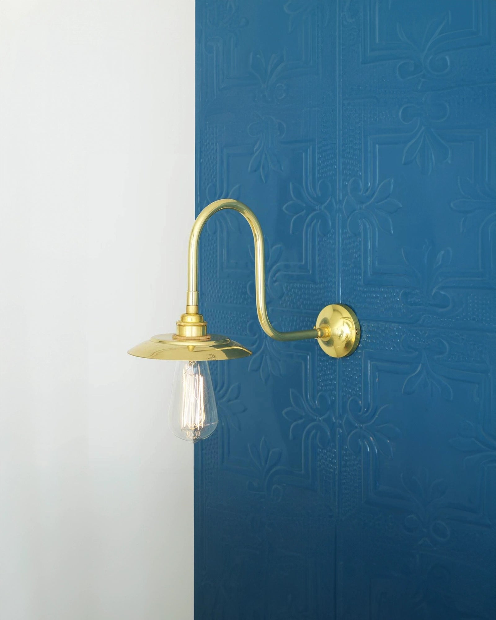 Reznor Swan Neck Wall Light