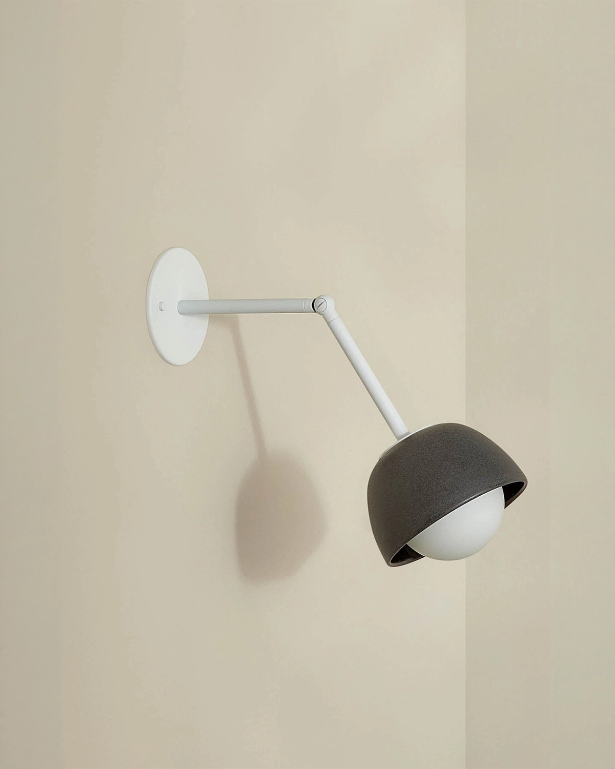 Terra 0 Long Arm Wall Light