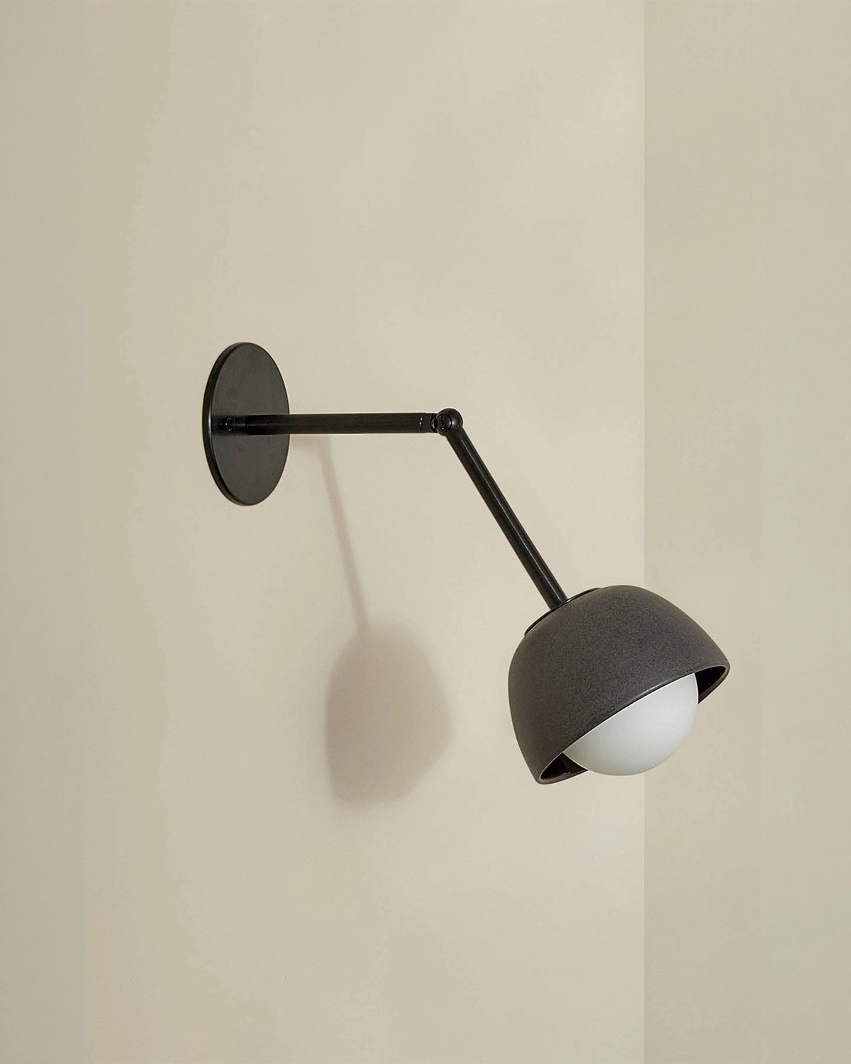 Terra 0 Long Arm Wall Light