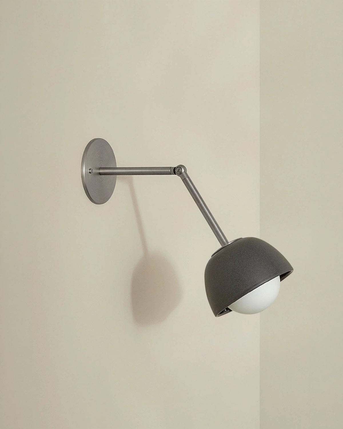 Terra 0 Long Arm Wall Light