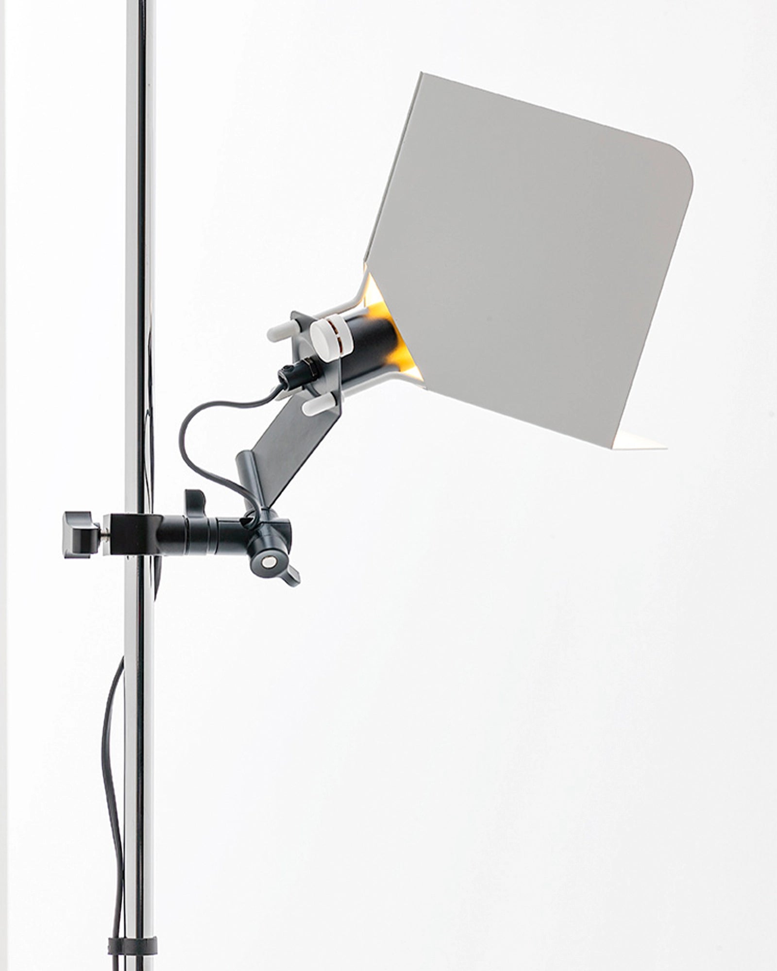 Triedro Floor Lamp