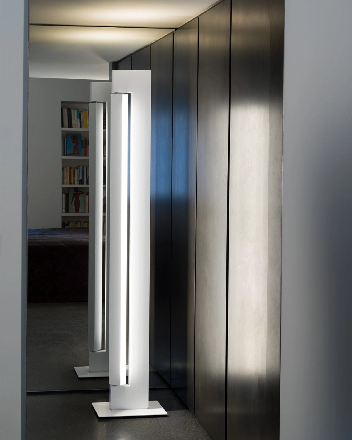 Ara Floor Lamp