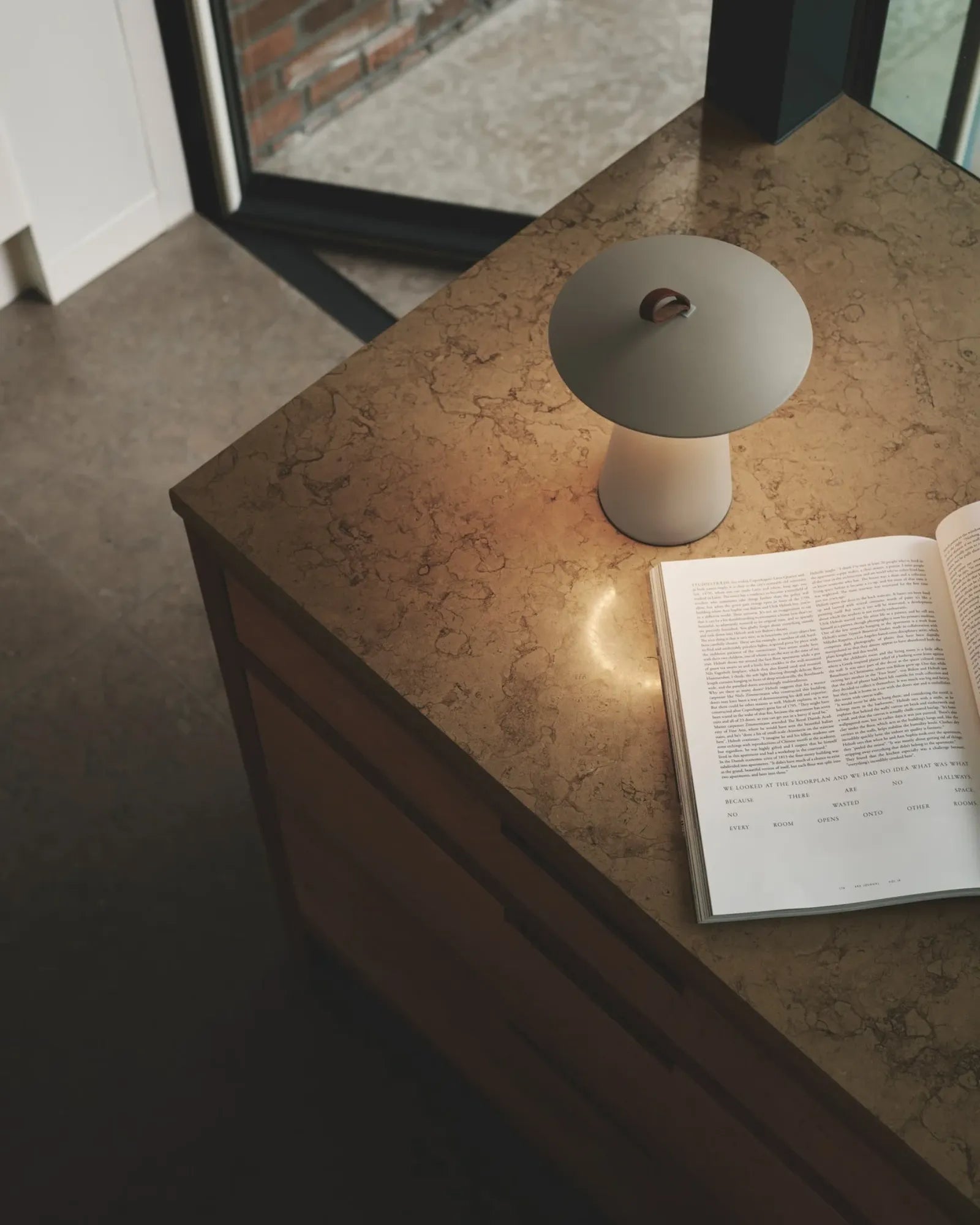 Ara To Go Table Lamp