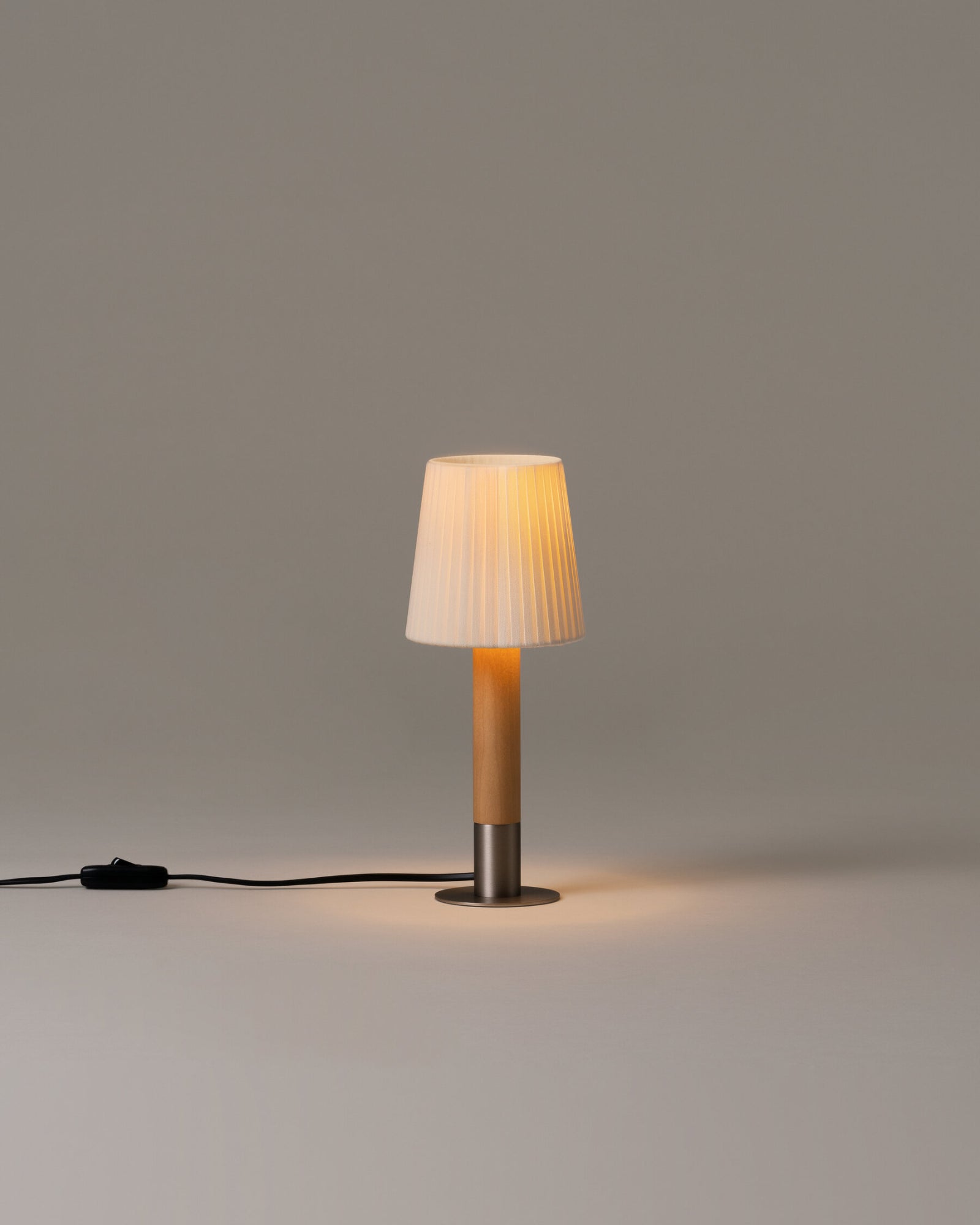 Básica Mínima Table Lamp