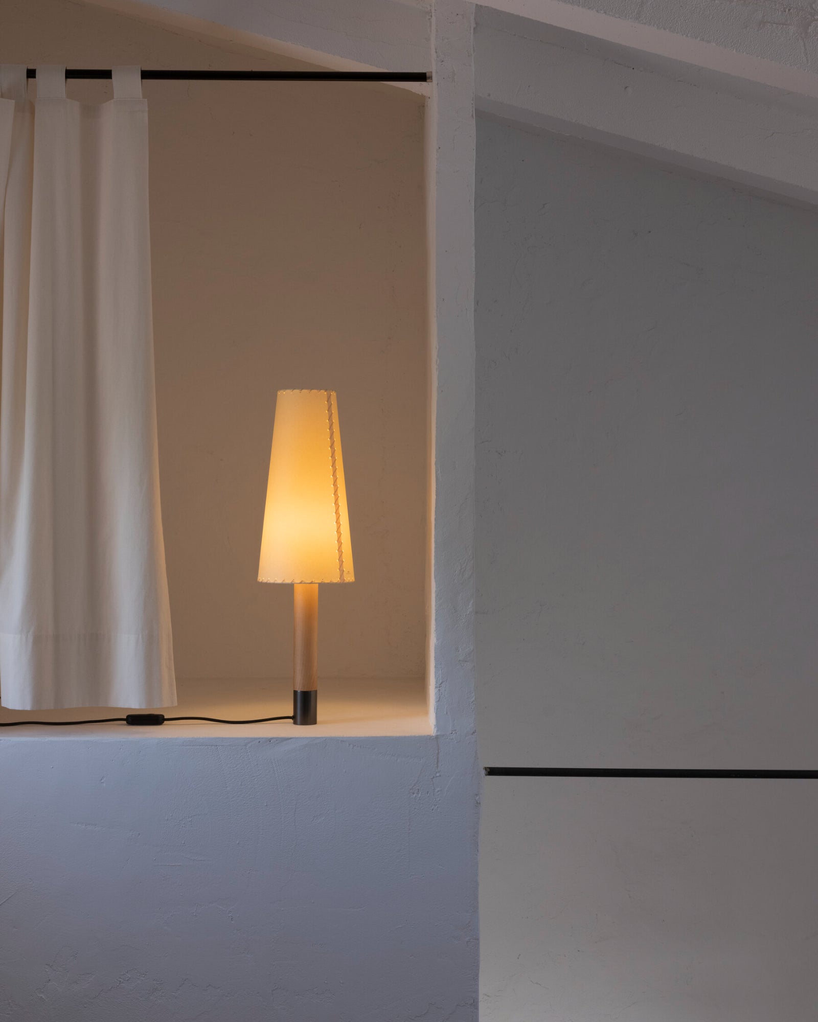 Básica Tall Table Lamp