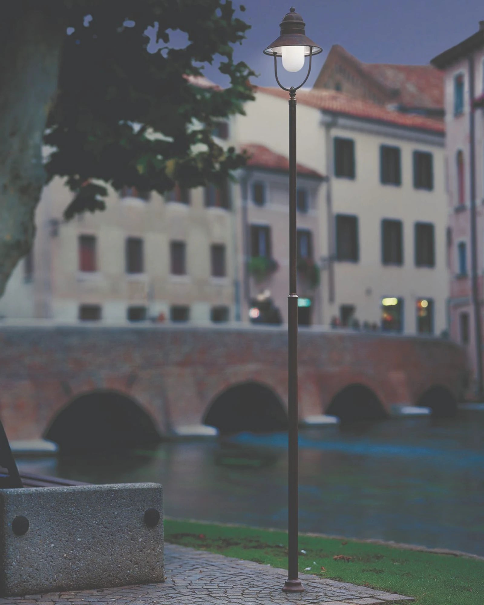 Borgo Pole Light