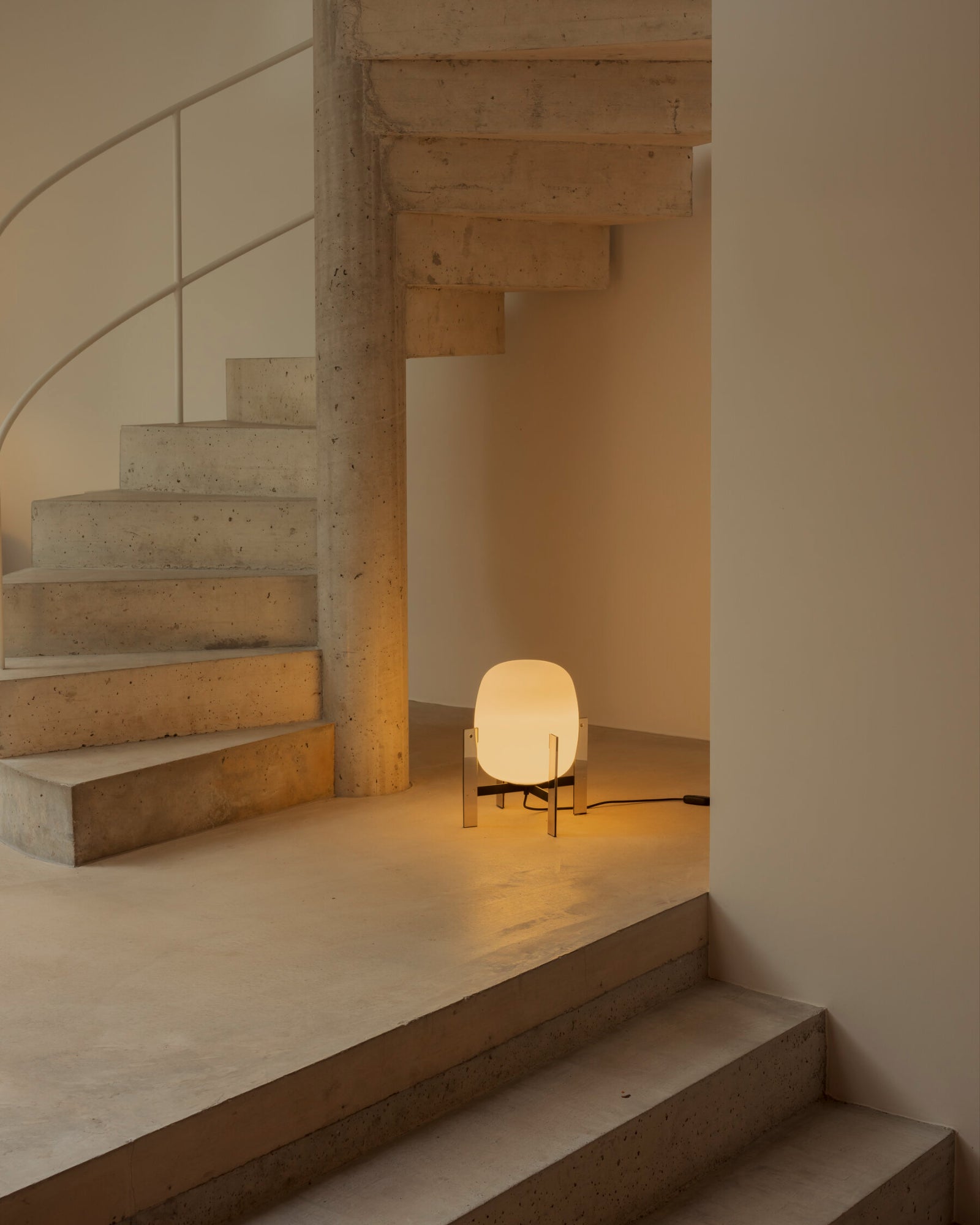 Cesta Metálica Table Lamp
