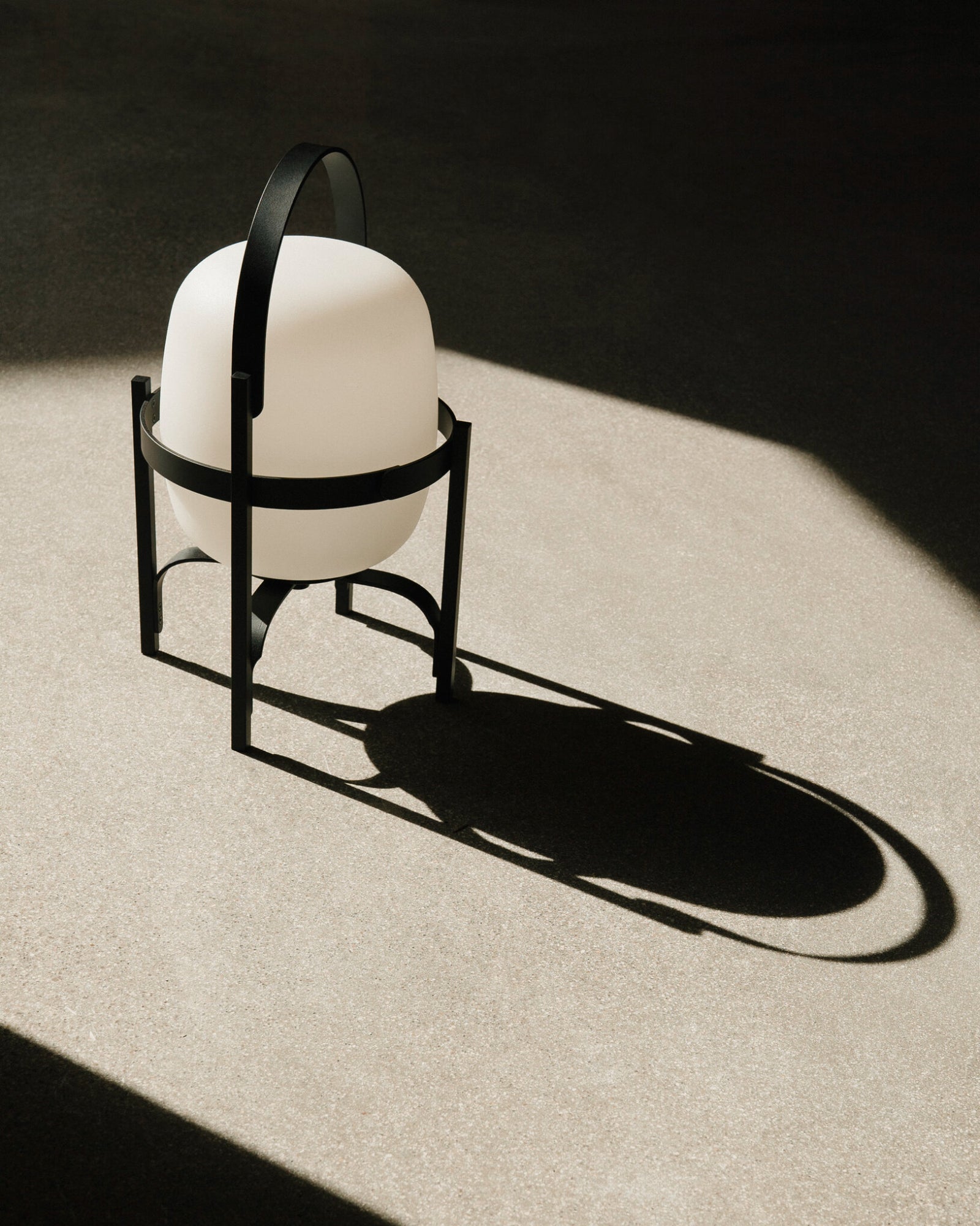 Contemporary table lamp called the Cestita Alubut Table Lamp in black finish by Santa & Cole featured
