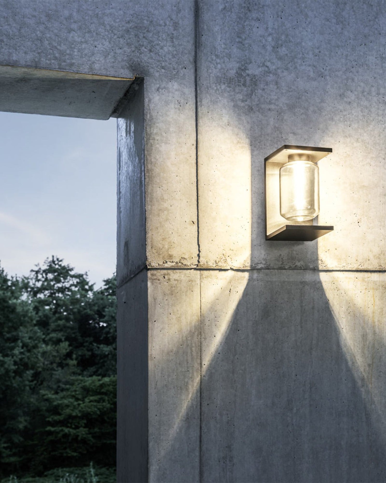 Dia Wall Light