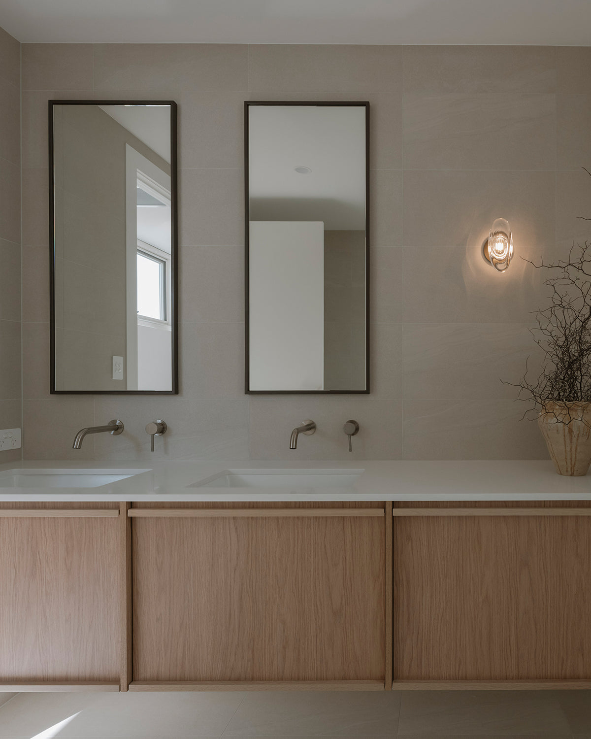 Flo Wall Light