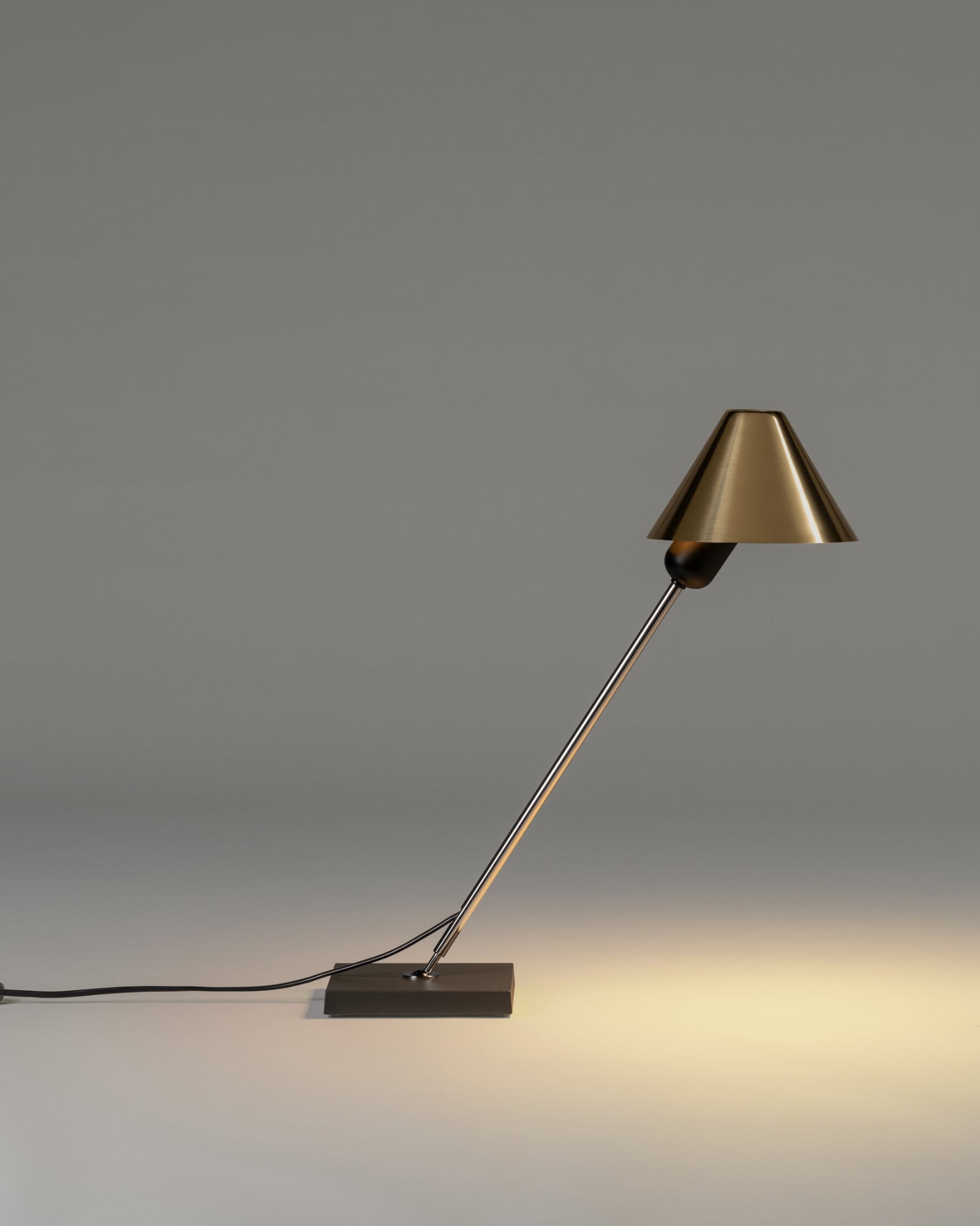 Gira Table Lamp by Santa & Cole | Nook Collections