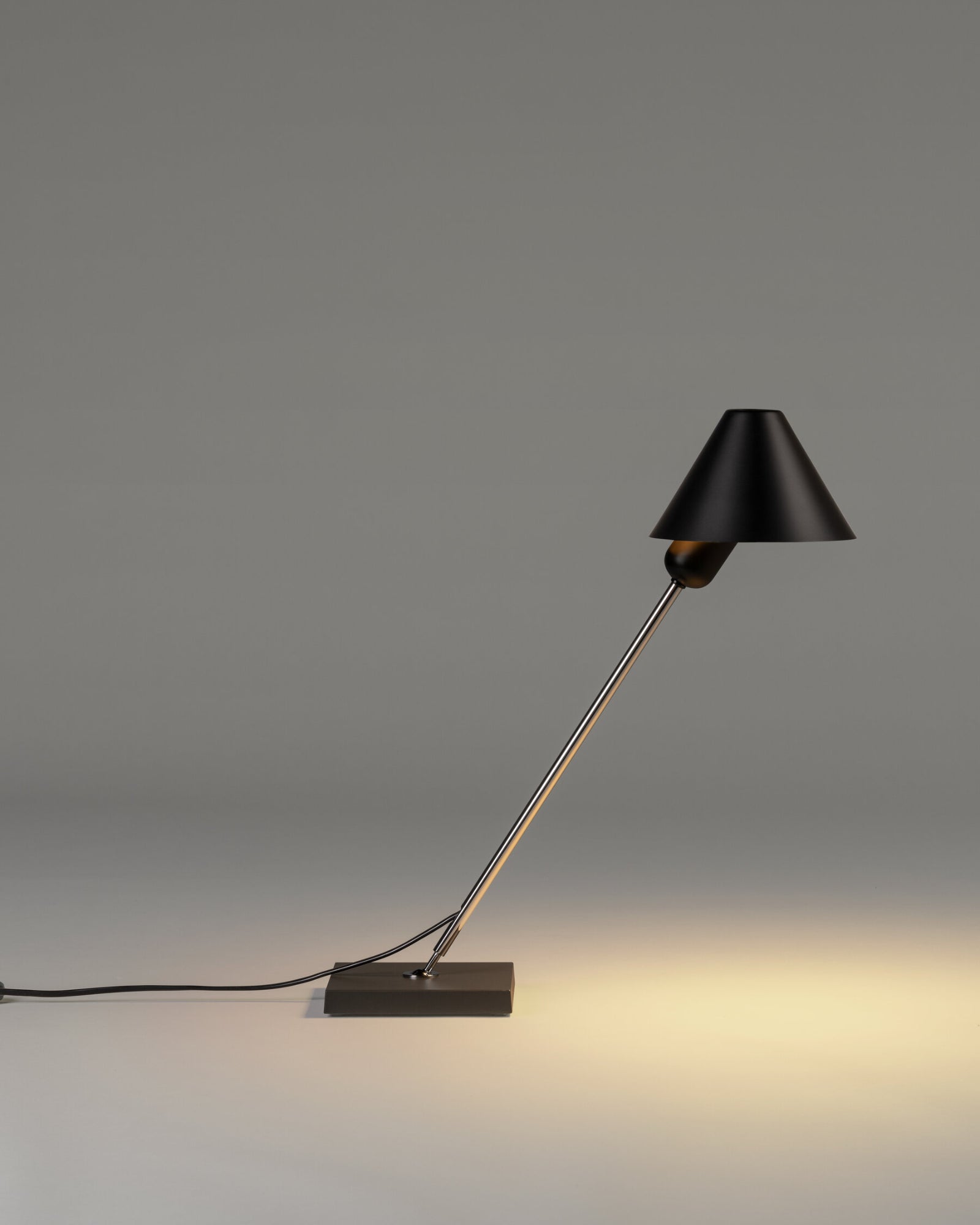 Gira Table Lamp by Santa & Cole | Nook Collections