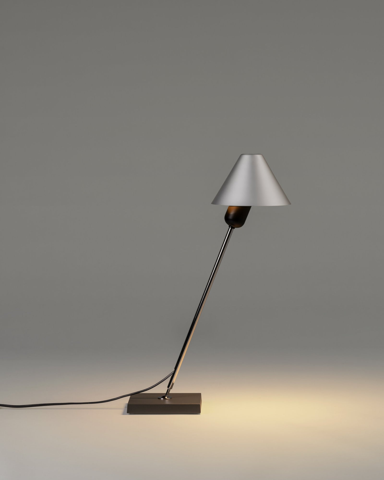 Gira Table Lamp by Santa & Cole | Nook Collections