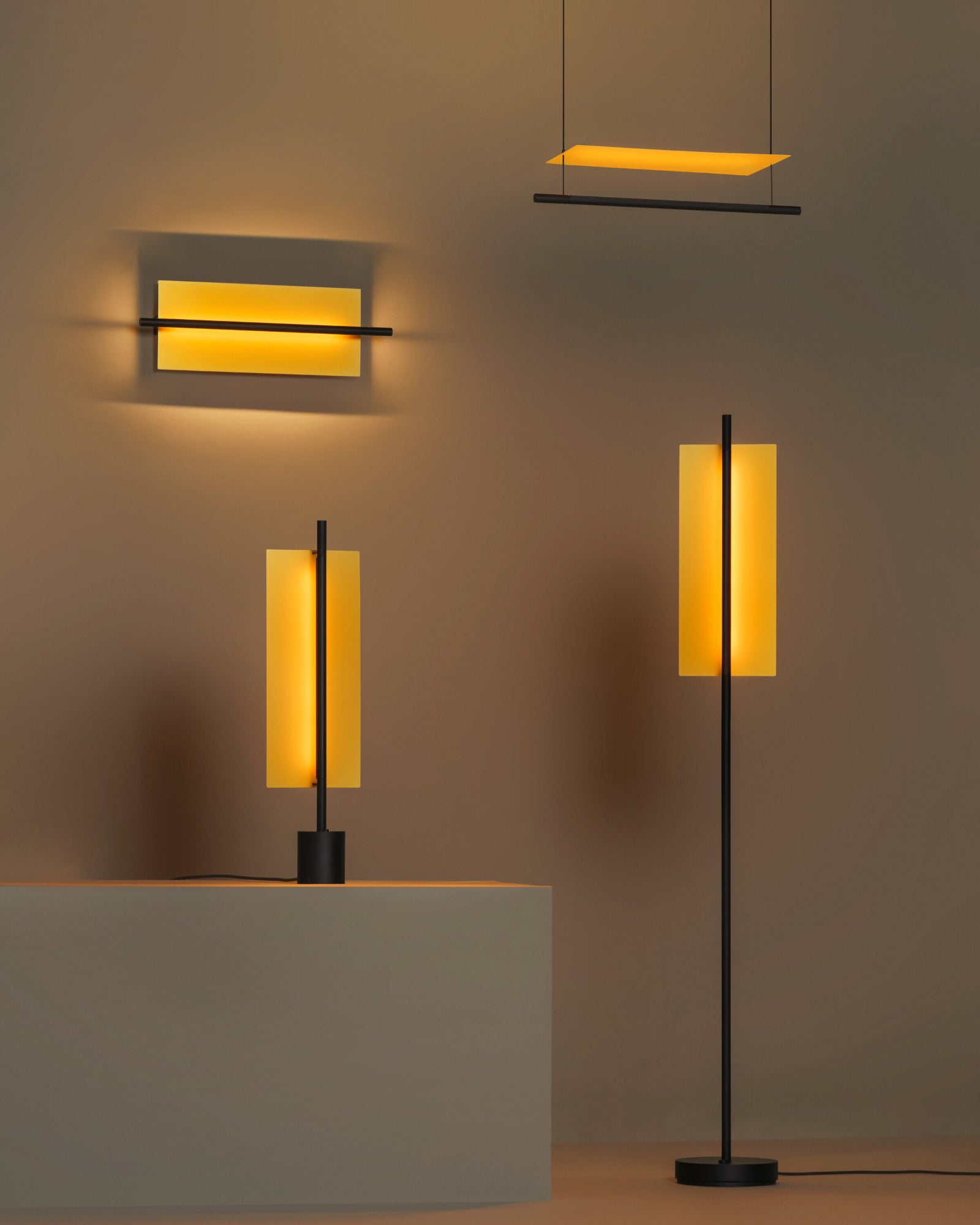 Lámina Dorada 45 Floor Lamp