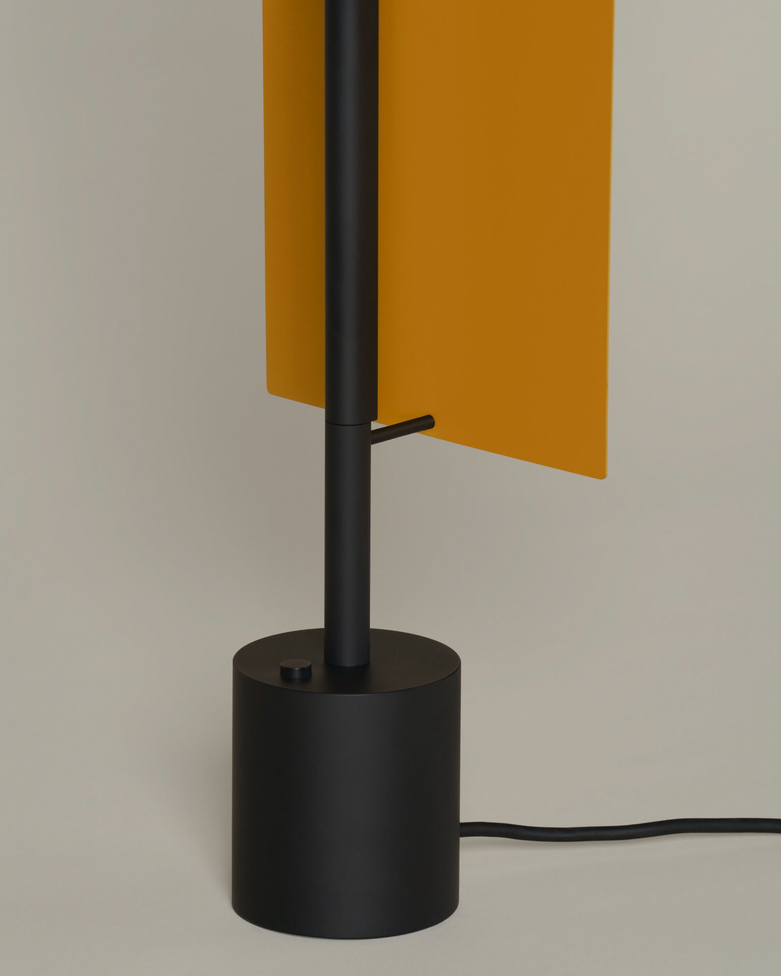 Lámina Dorada 45 Table Lamp