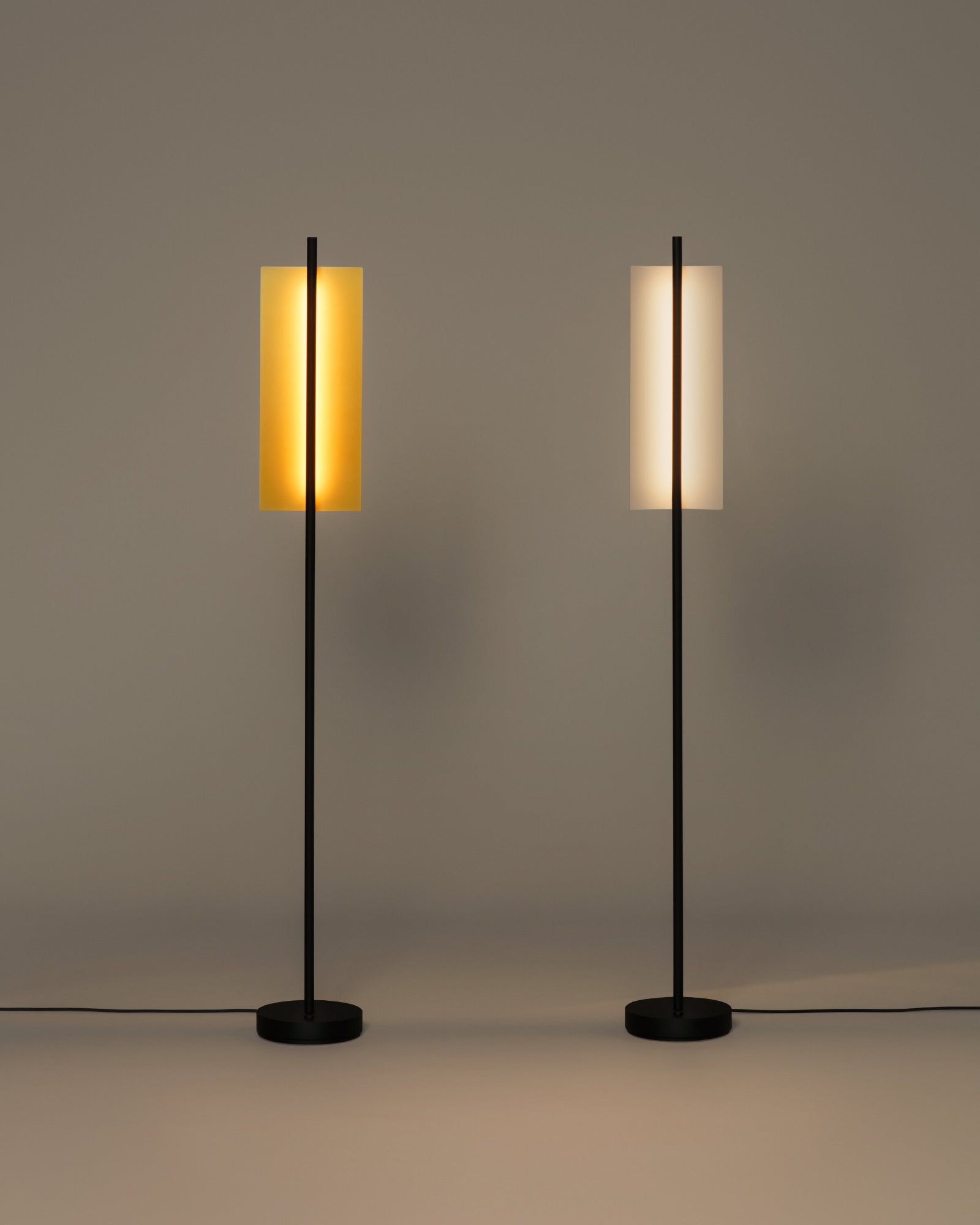Lámina Dorada 45 Floor Lamp
