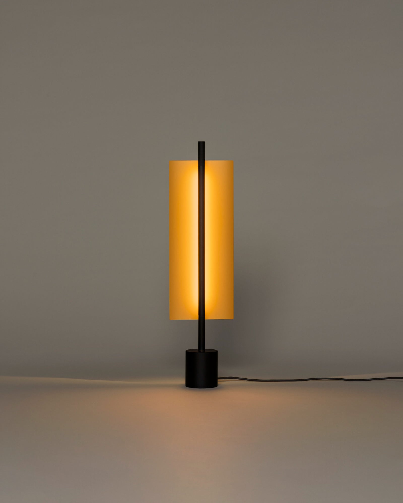 Lámina Dorada 45 Table Lamp