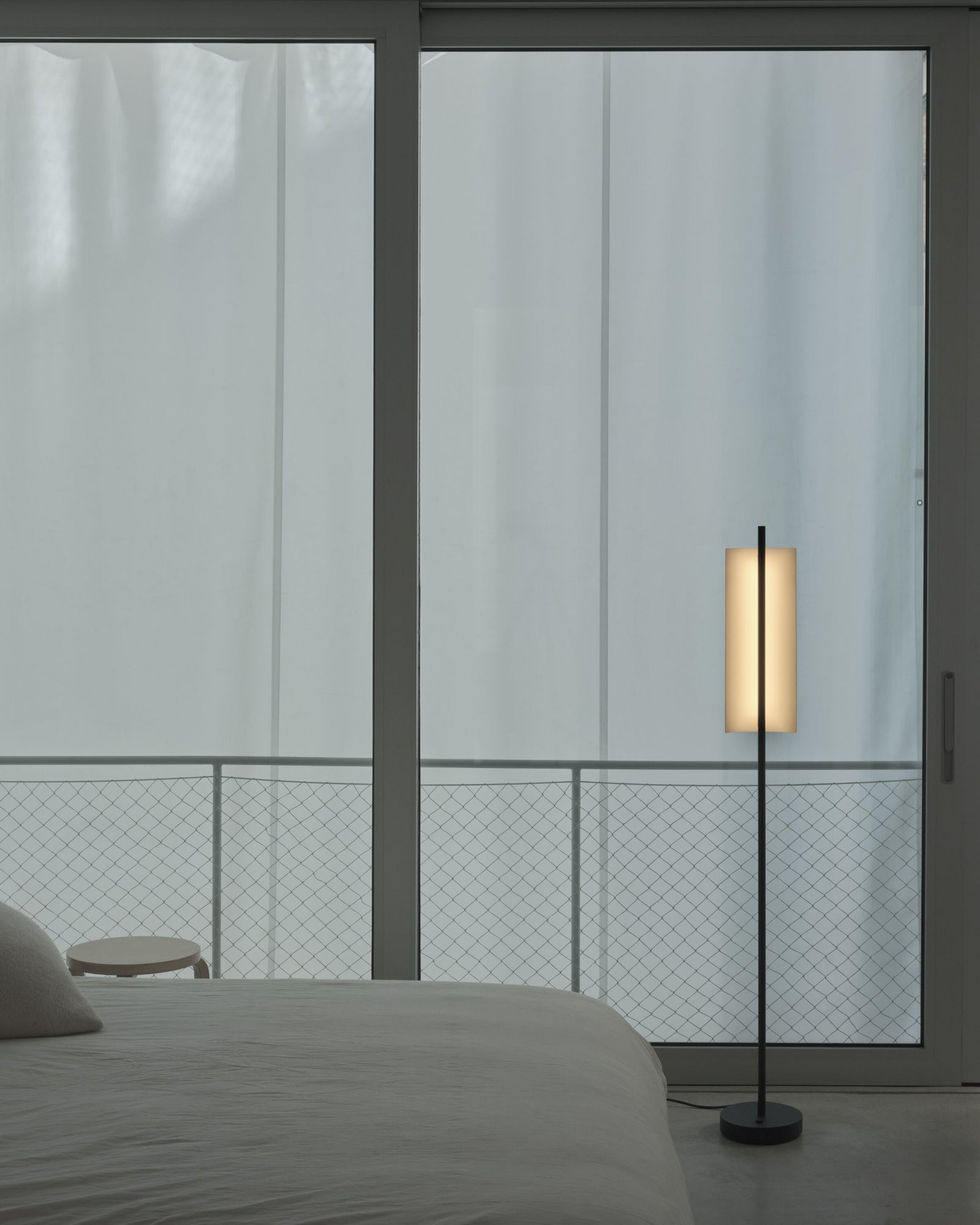 Lámina 45 Floor Lamp
