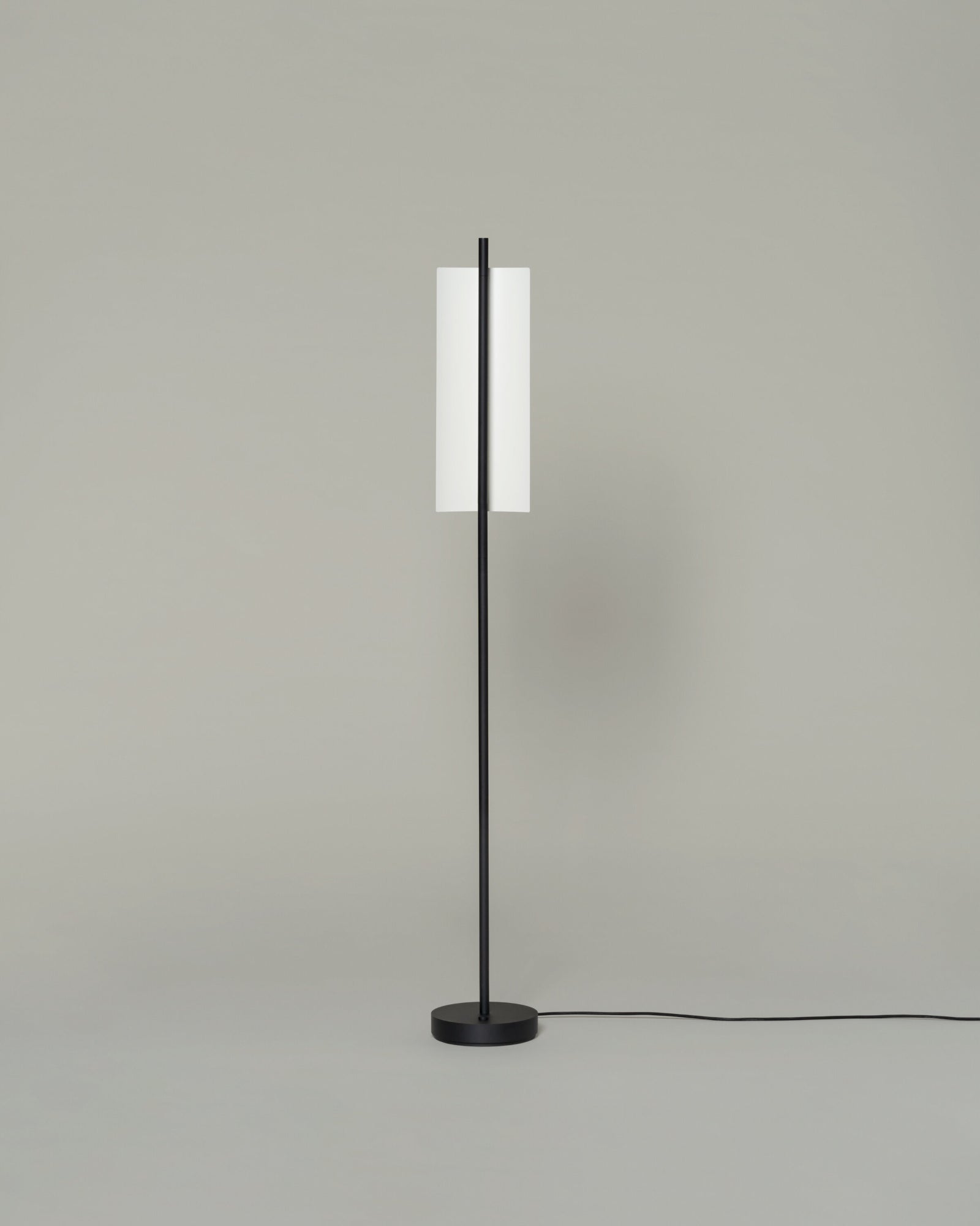 Lámina 45 Floor Lamp