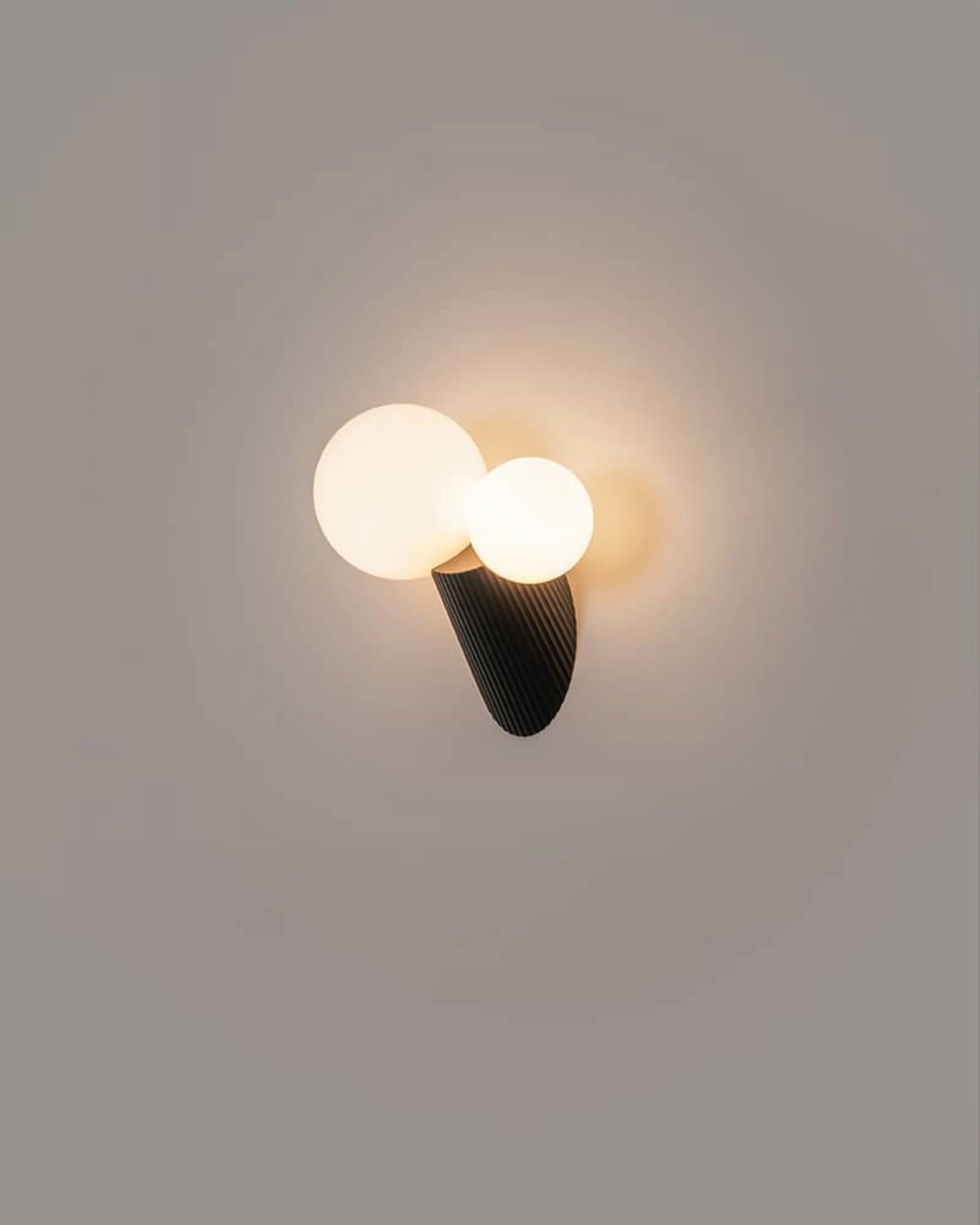 Land 2lt Wall Light