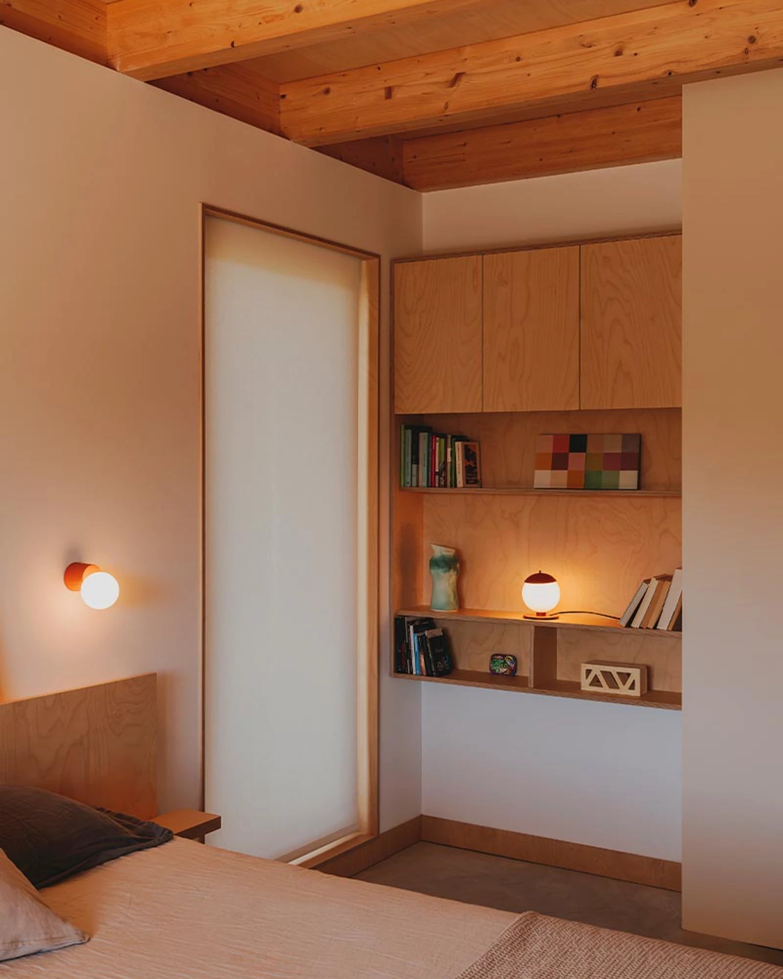 Land Wall Light