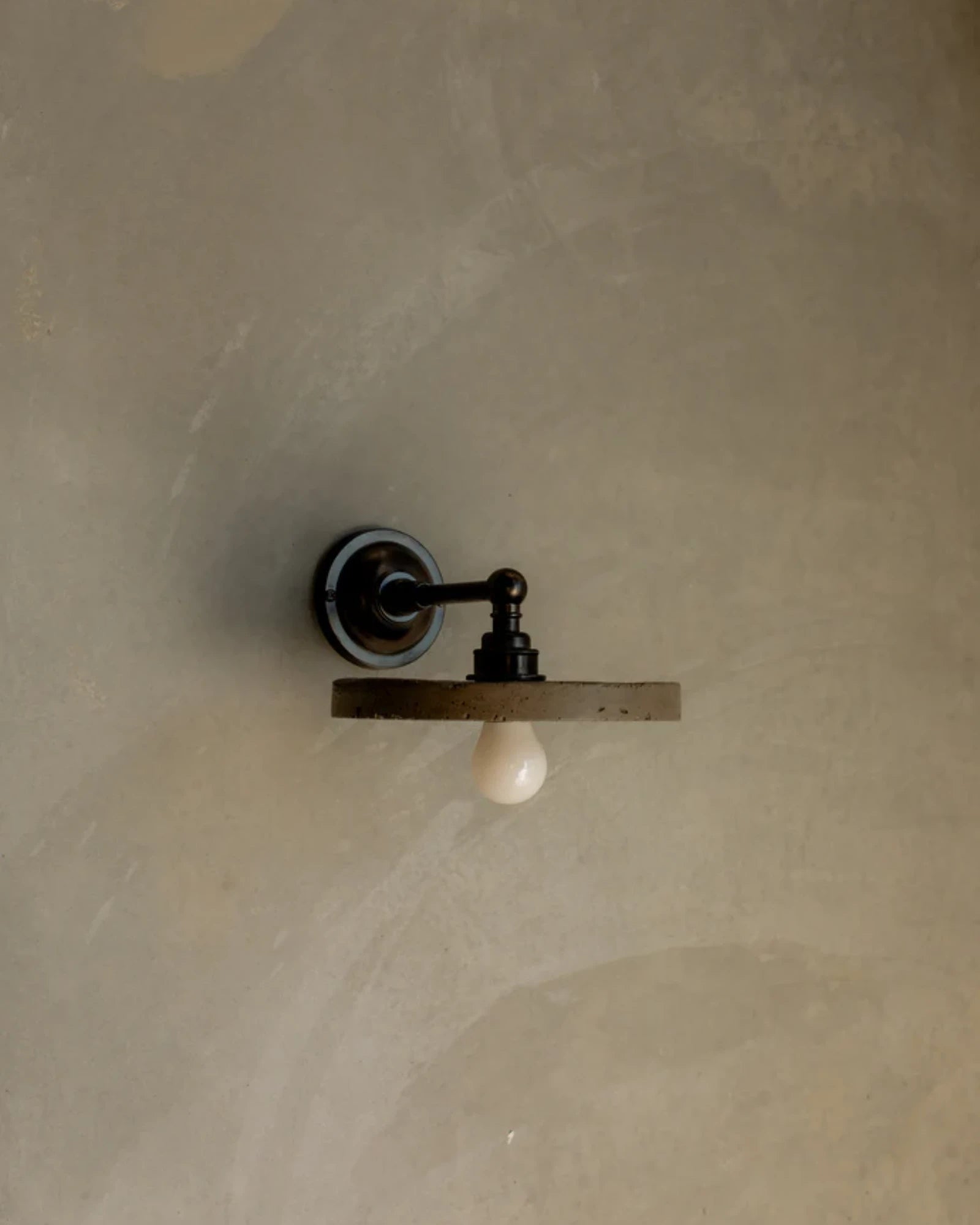 Loman Straight Arm Wall Light