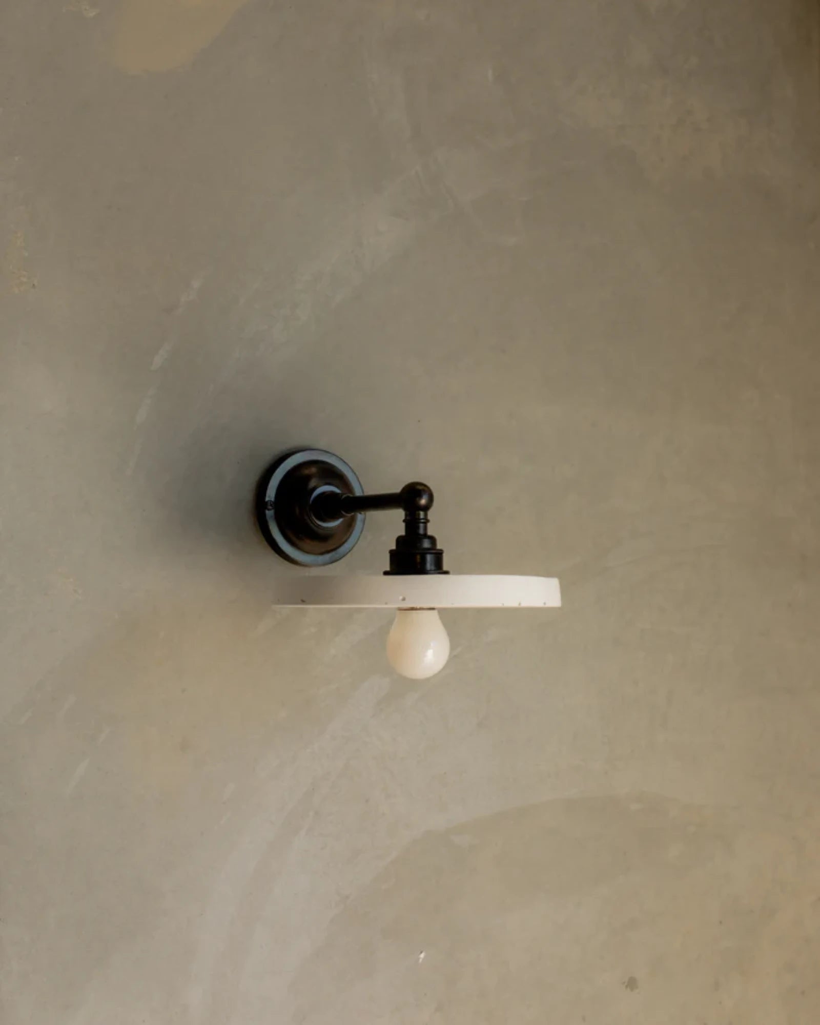 Loman Straight Arm Wall Light
