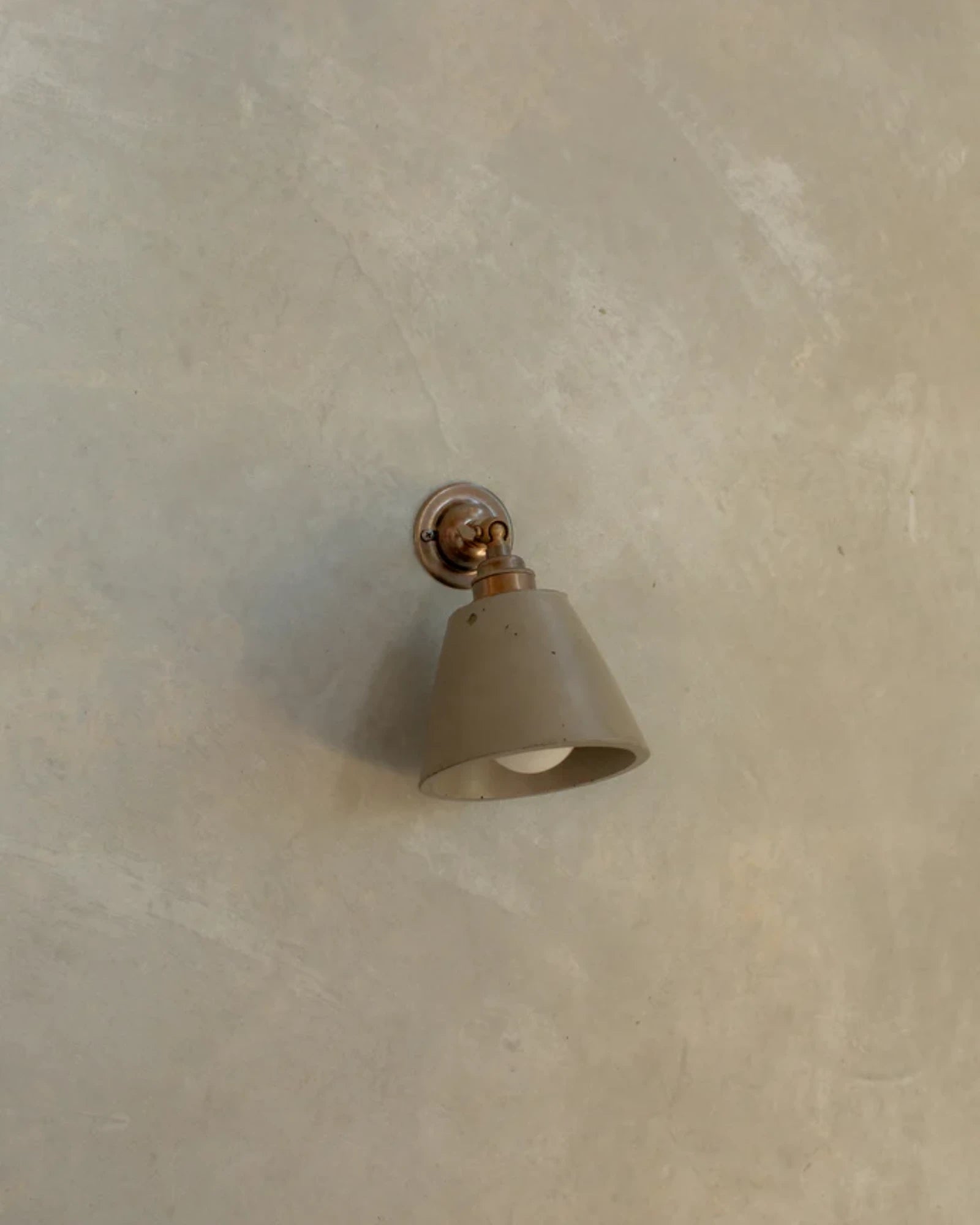 Mod Knuckle Wall Light