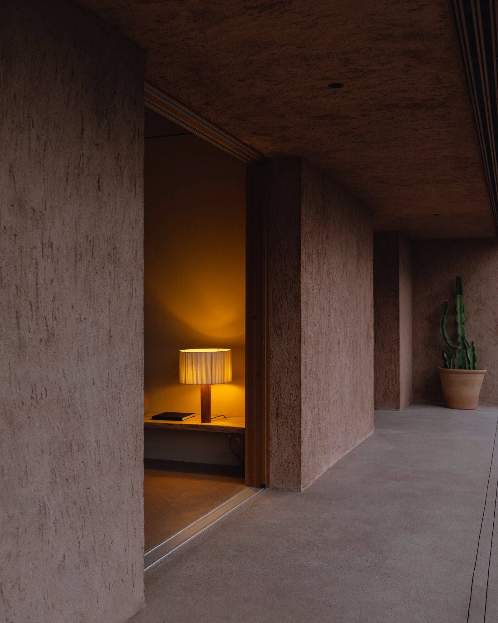 Moragas Table Lamp