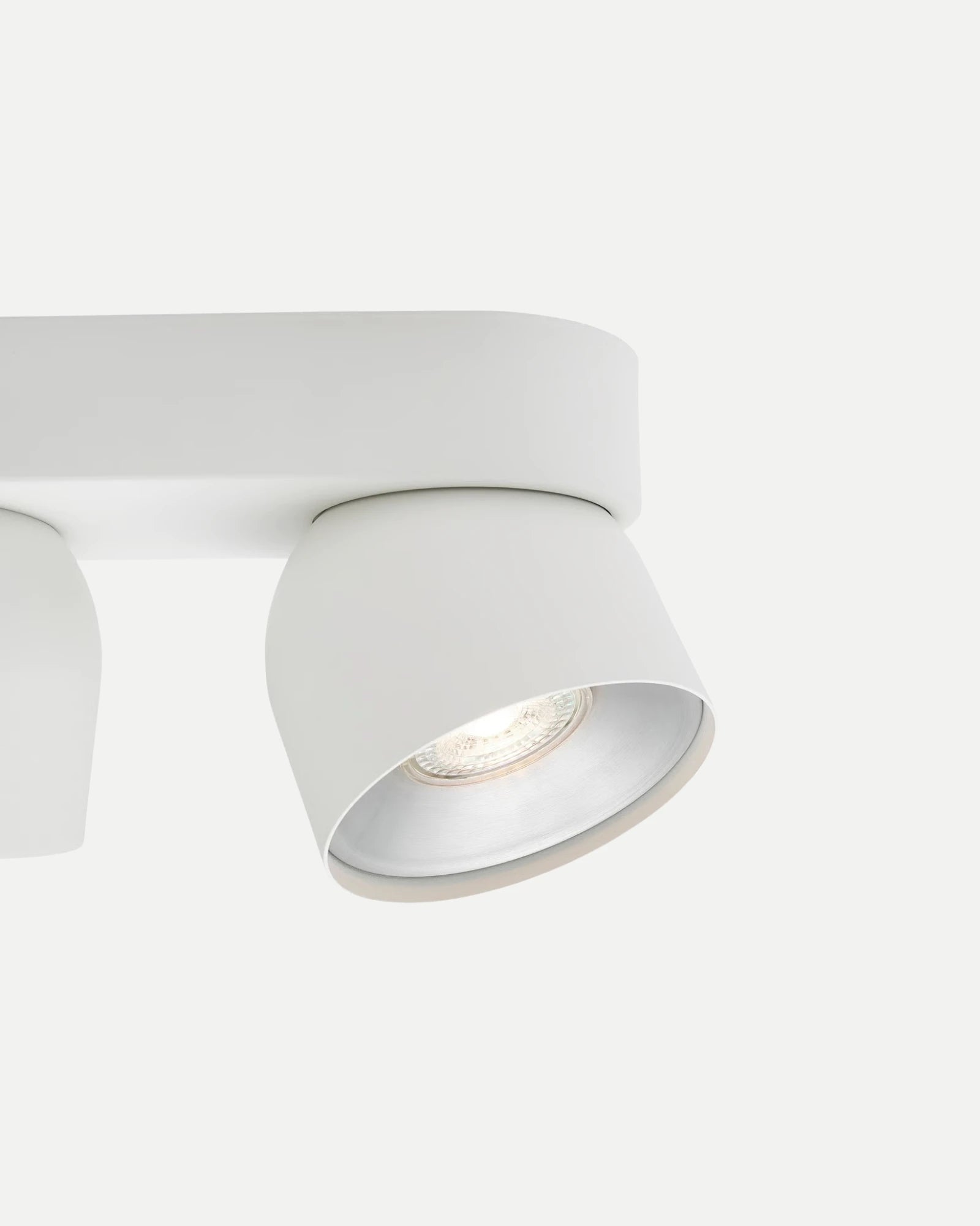 Pitcher 2lt Spotlight