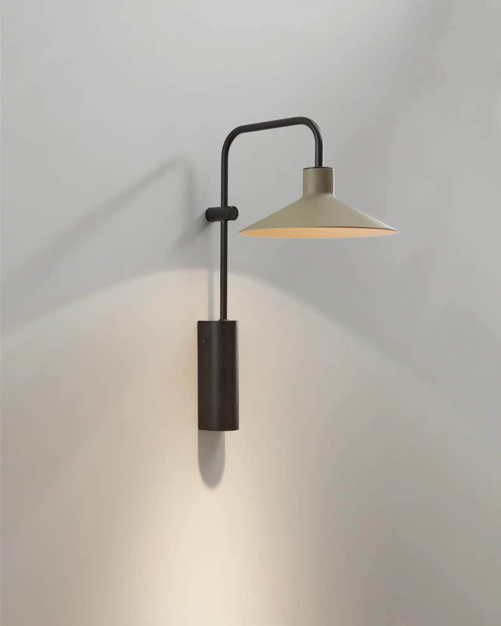 Platet A-02 Wall Light
