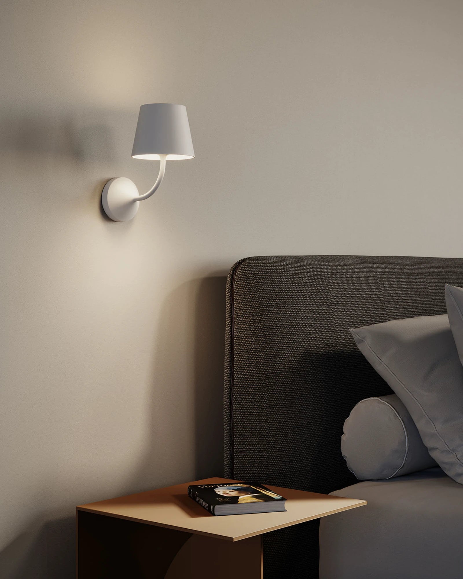 Poldina 230V Wall Light