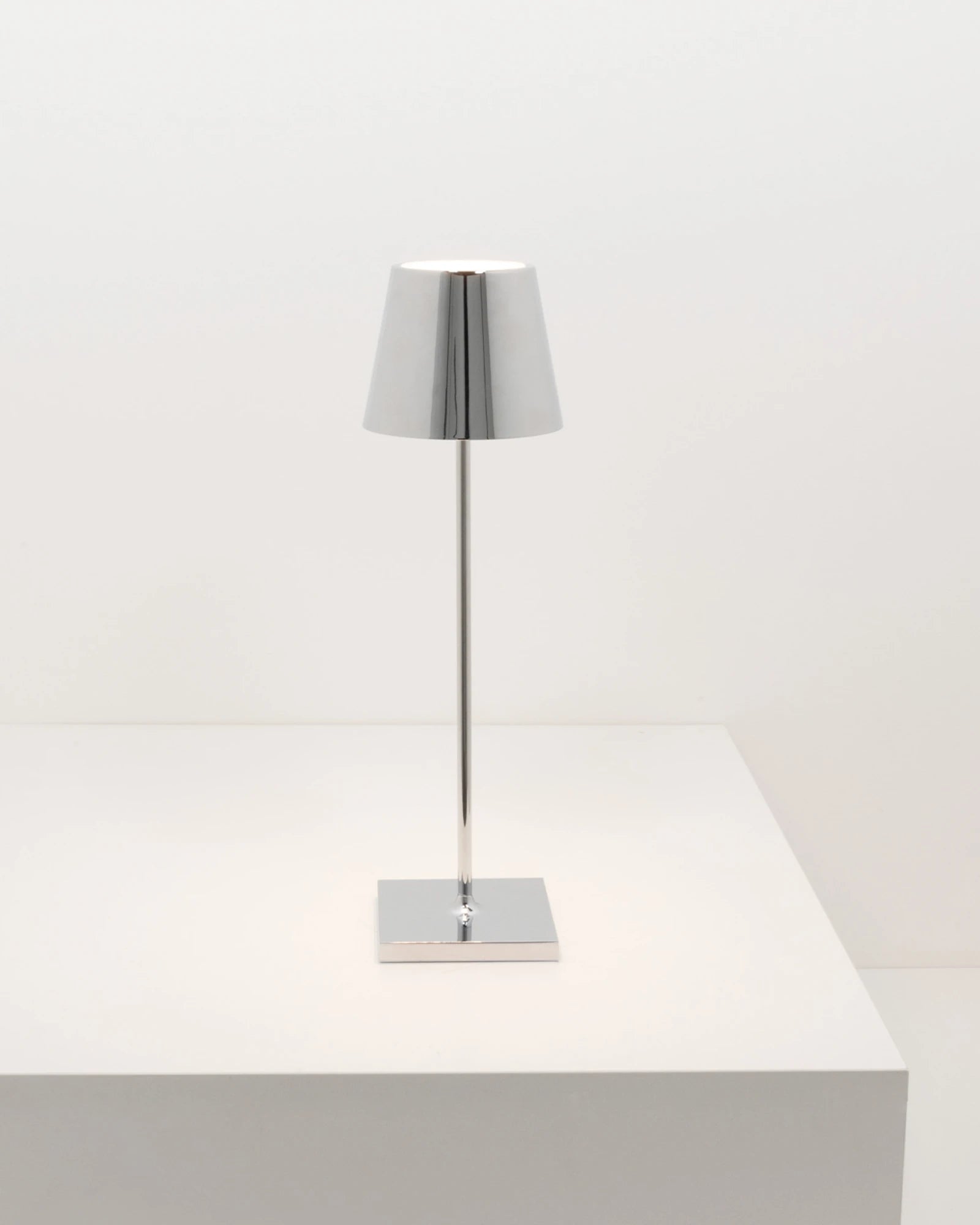 Poldina Metallic Table Lamp