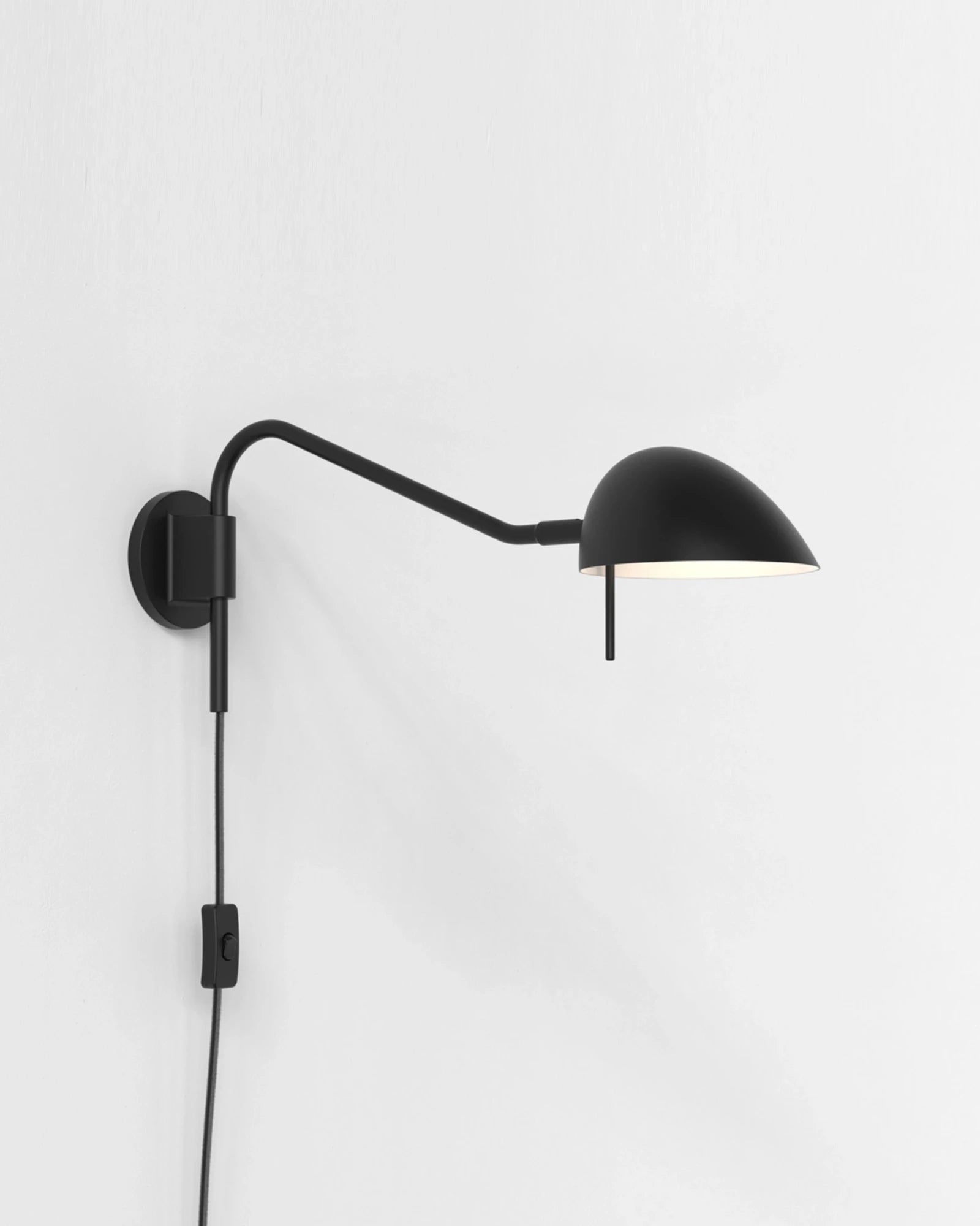 Serge Plugin Wall Light