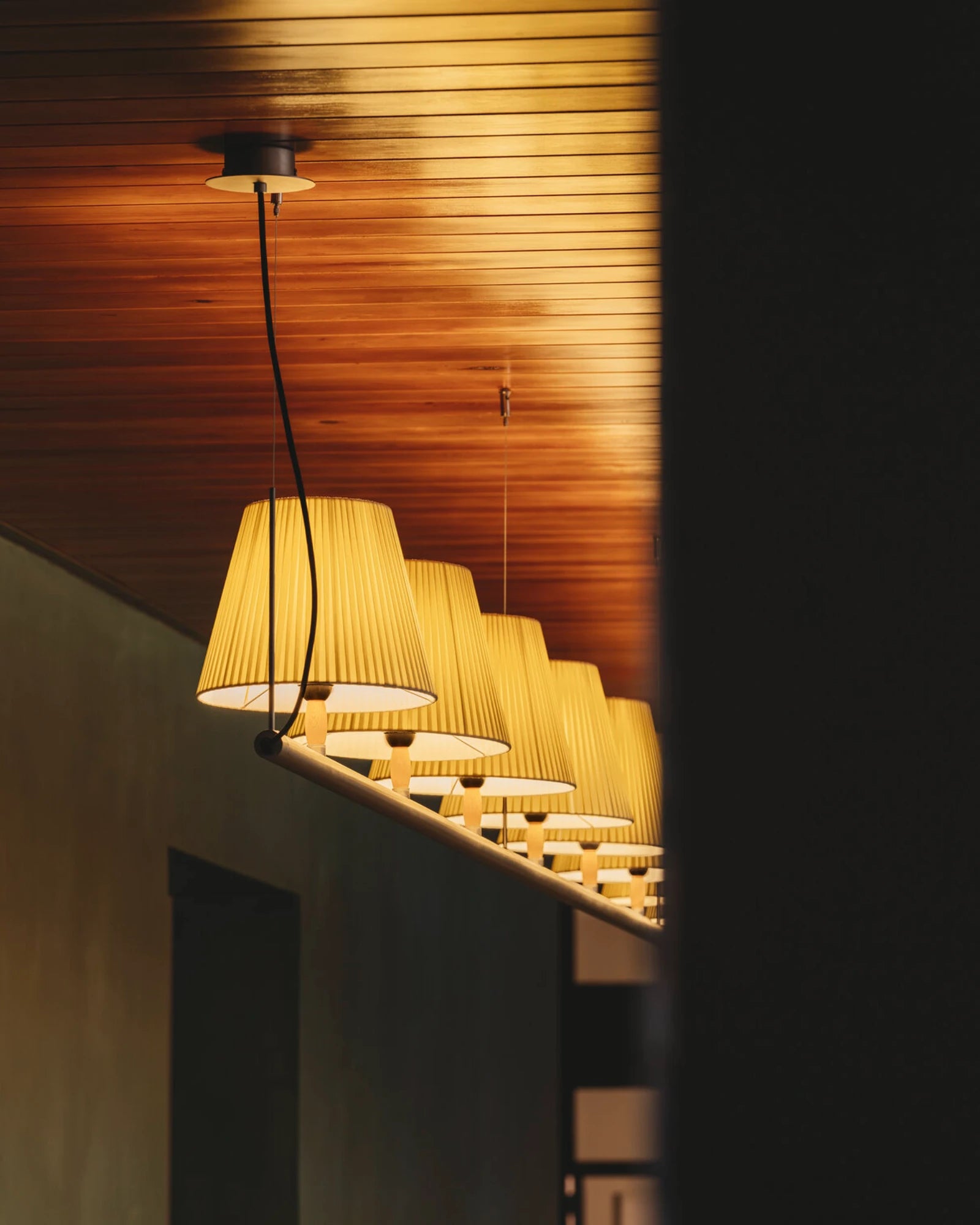 Sistema Fonda Linear Pendant Light