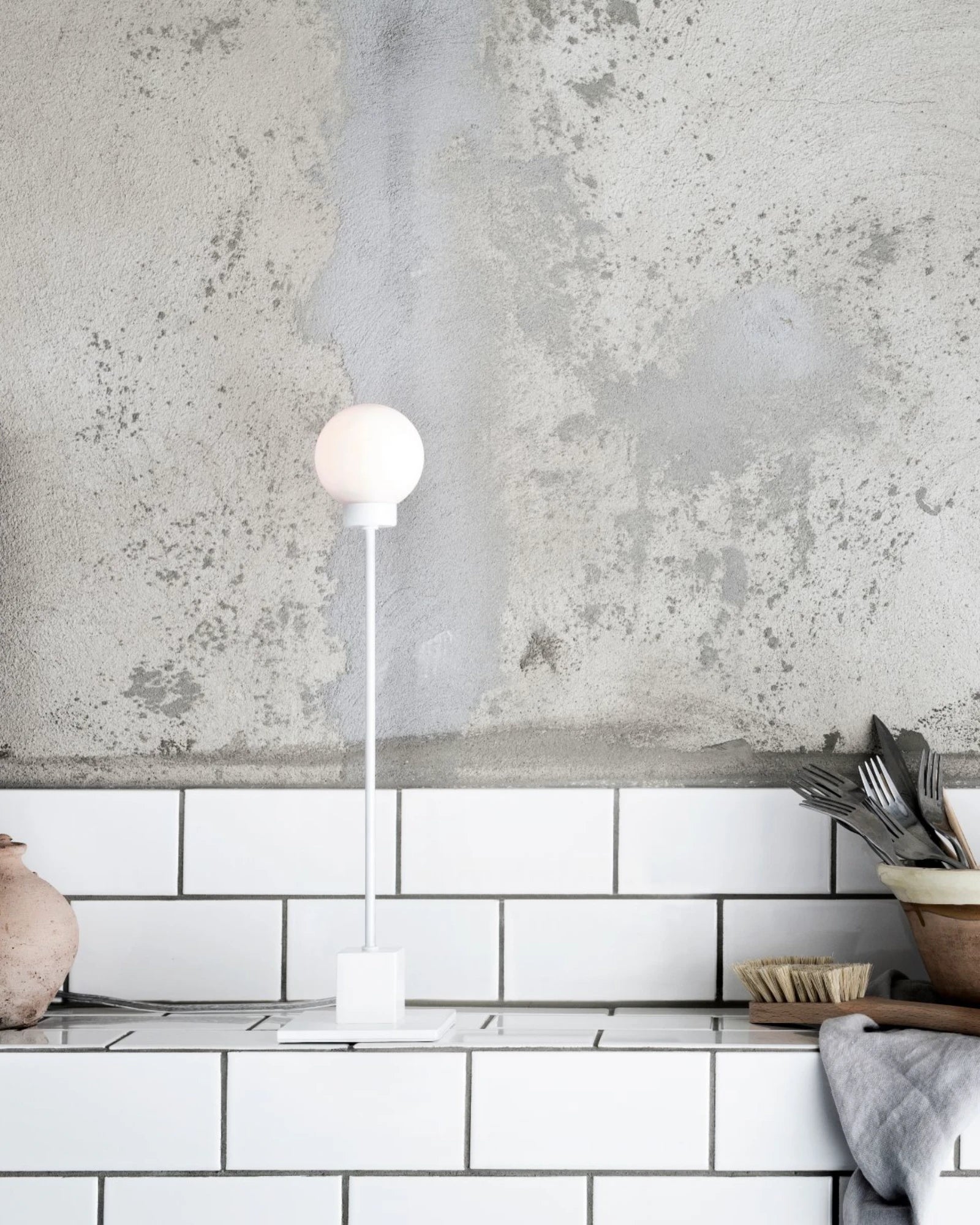 Snowball Table Lamp