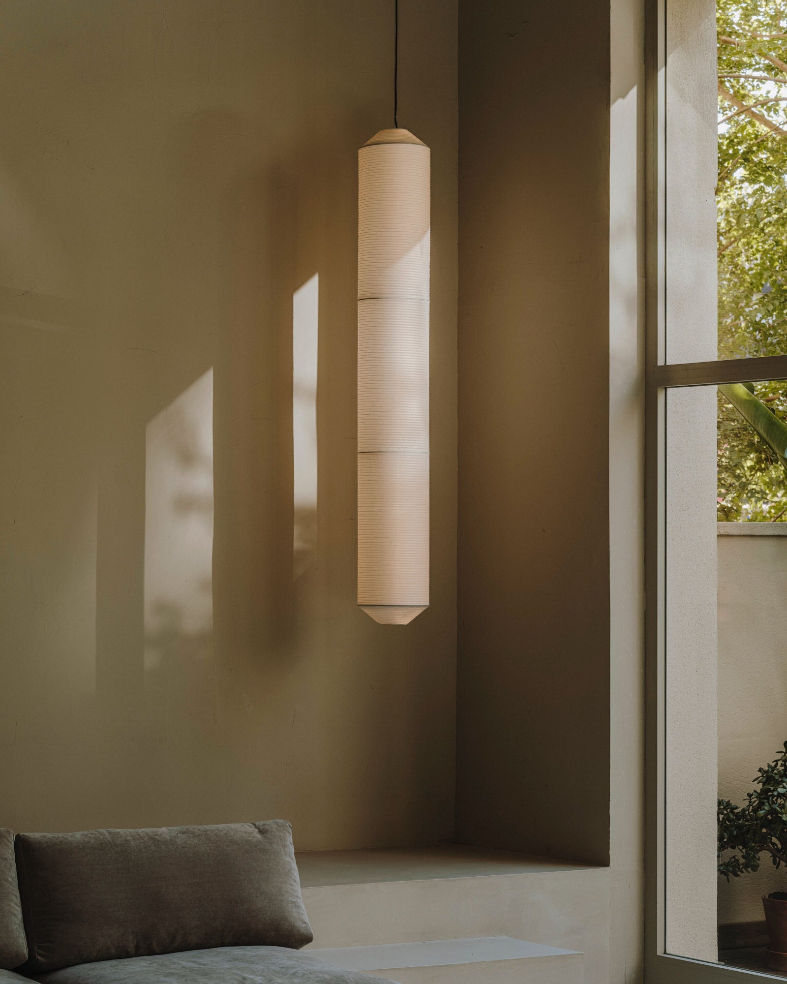 Tekiò Vertical Pendant Light