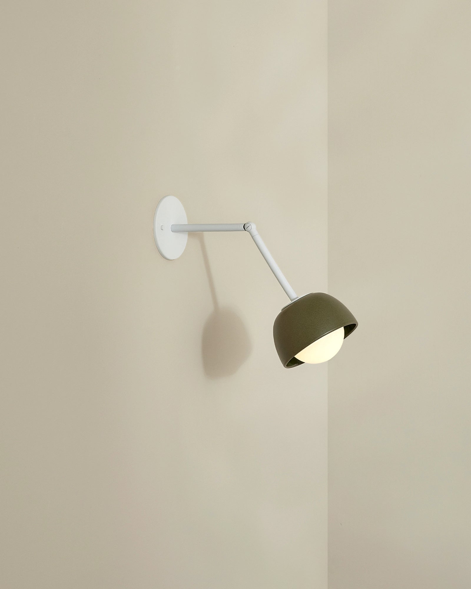 Terra 0 Long Arm Wall Light